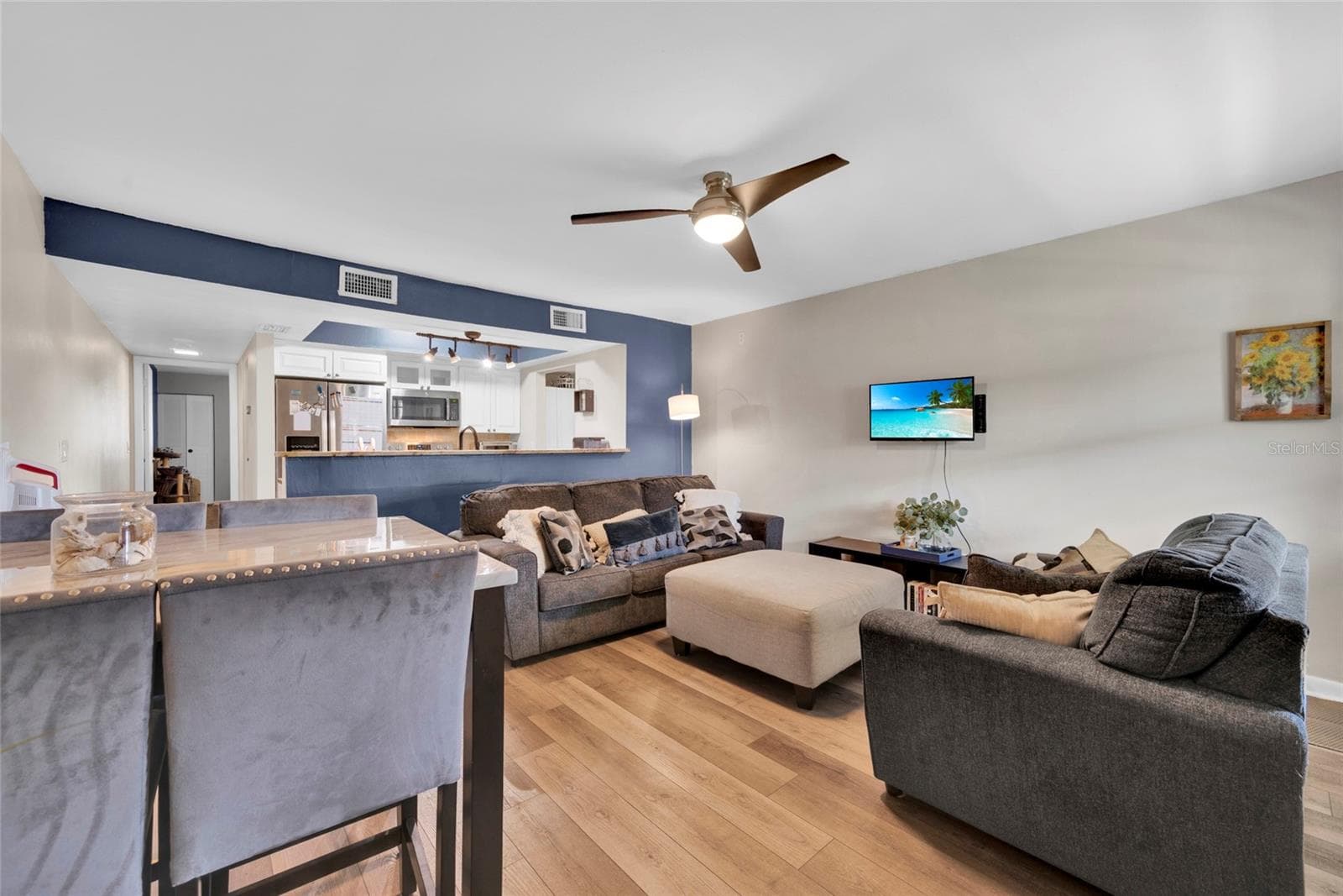 Large living space - 2400 WINDING CREEK BLVD #17-203, CLEARWATER