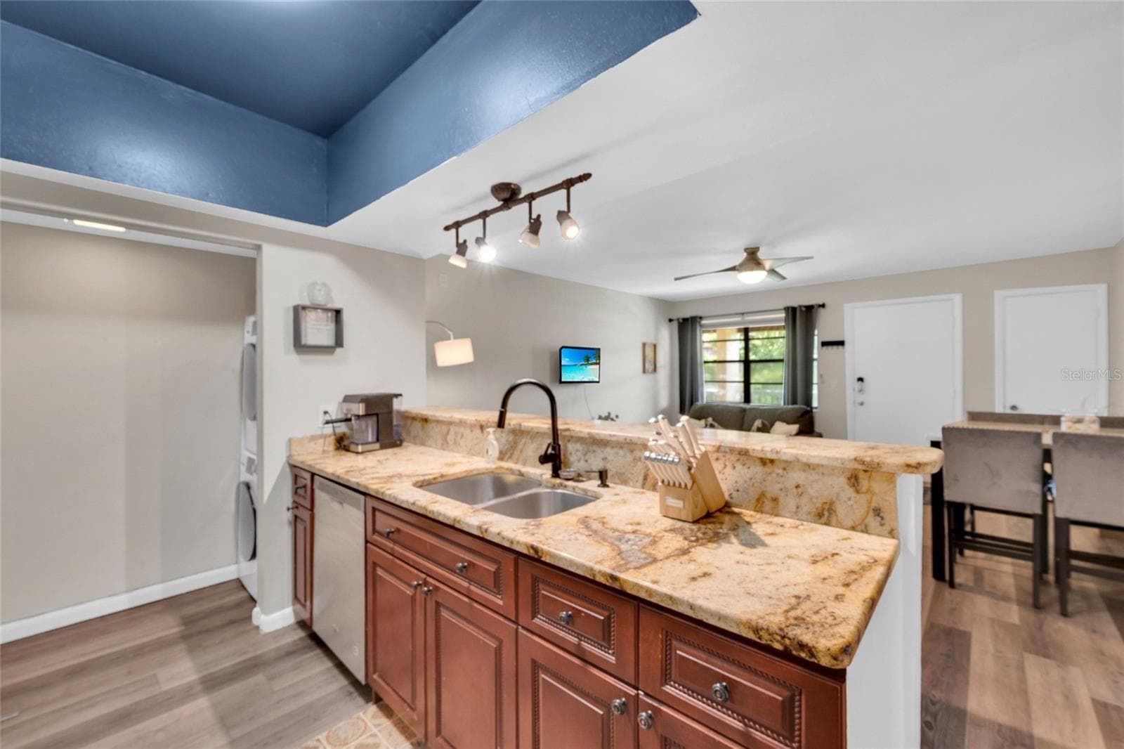 Granite counters - 2400 WINDING CREEK BLVD #17-203, CLEARWATER
