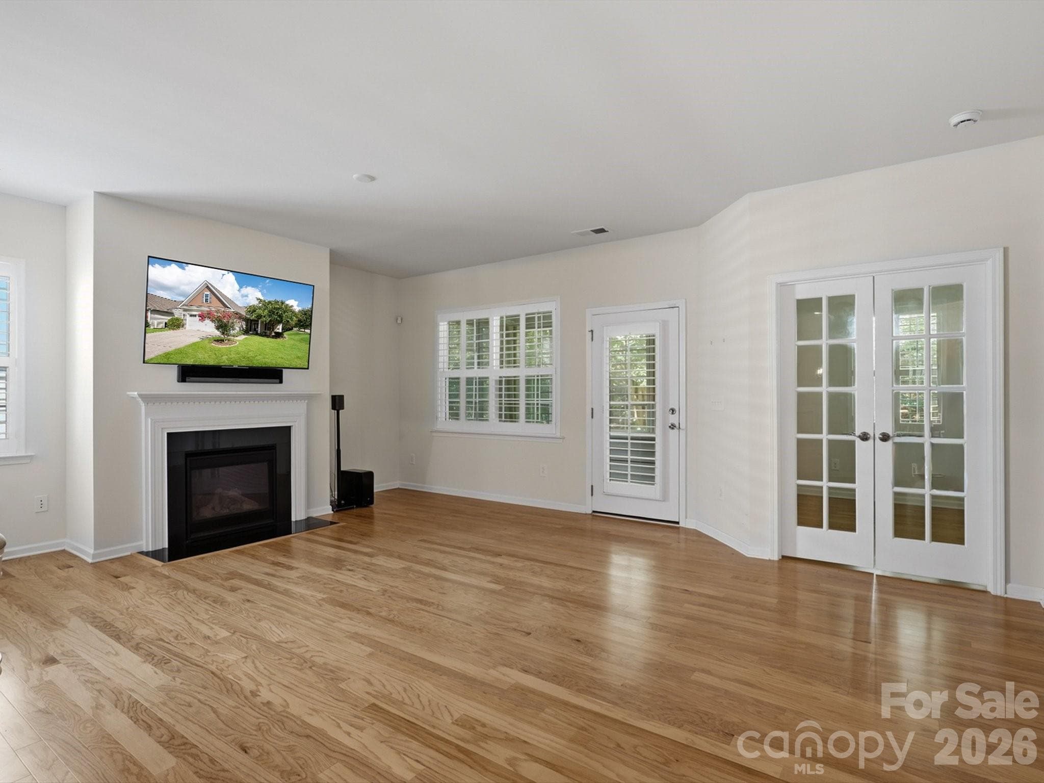 Single Family Residence at 141 Carmen Way, Lancaster, photo 9 of 43