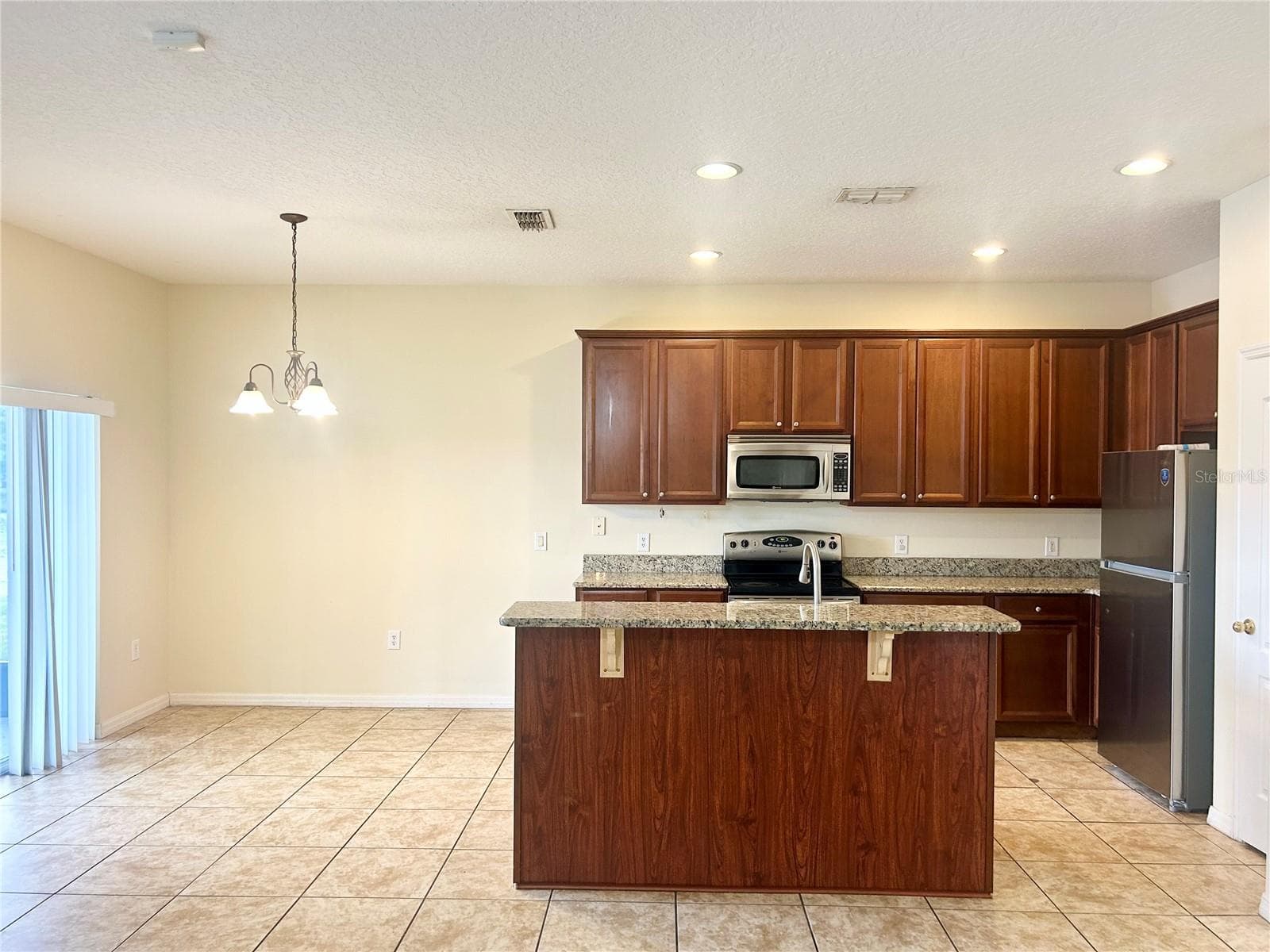 Single Family Residence at 3807 WOOD THRUSH DR, KISSIMMEE, photo 7 of 26