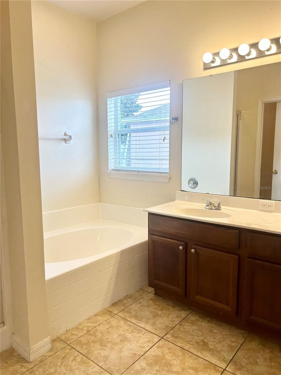 Single Family Residence at 3807 WOOD THRUSH DR, KISSIMMEE, photo 13 of 26