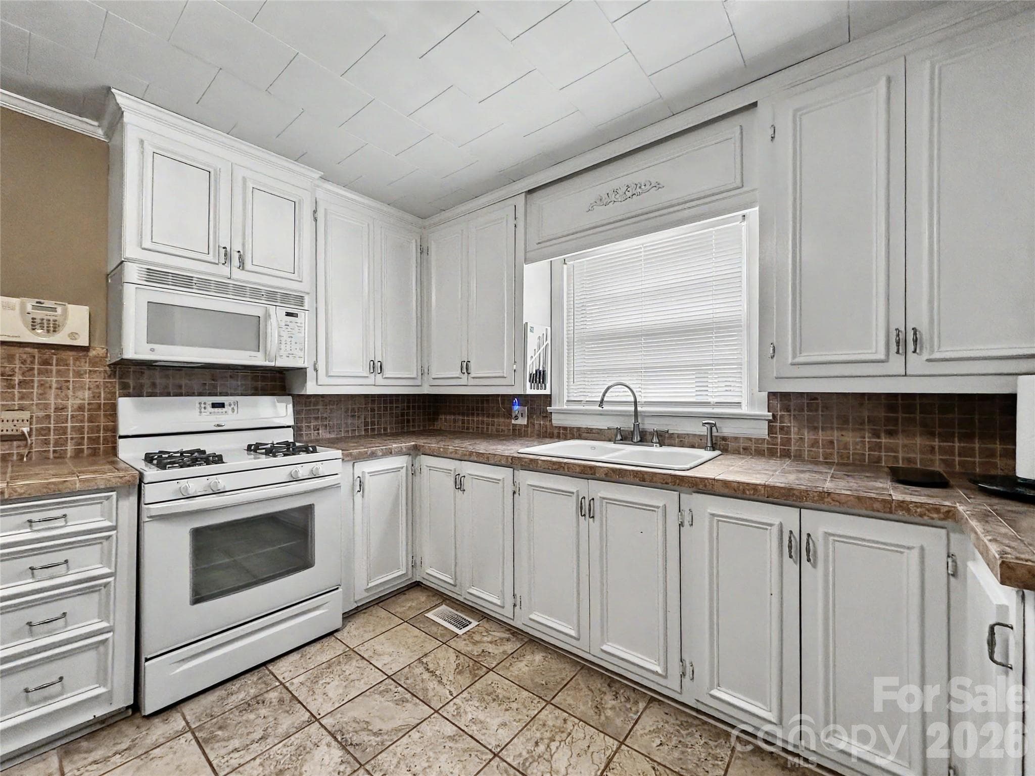 Single Family Residence at 832 Baker Street, Statesville, photo 25 of 47