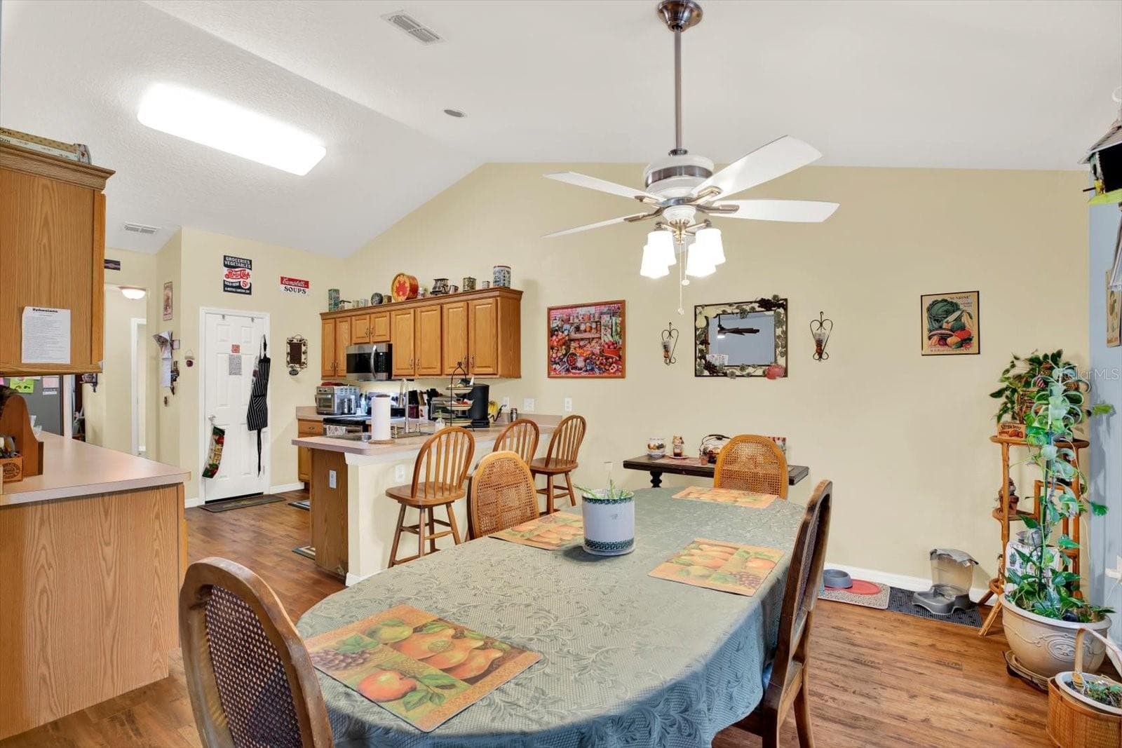 Single Family Residence at 9086 MANCHESTER ST, SPRING HILL, photo 11 of 35