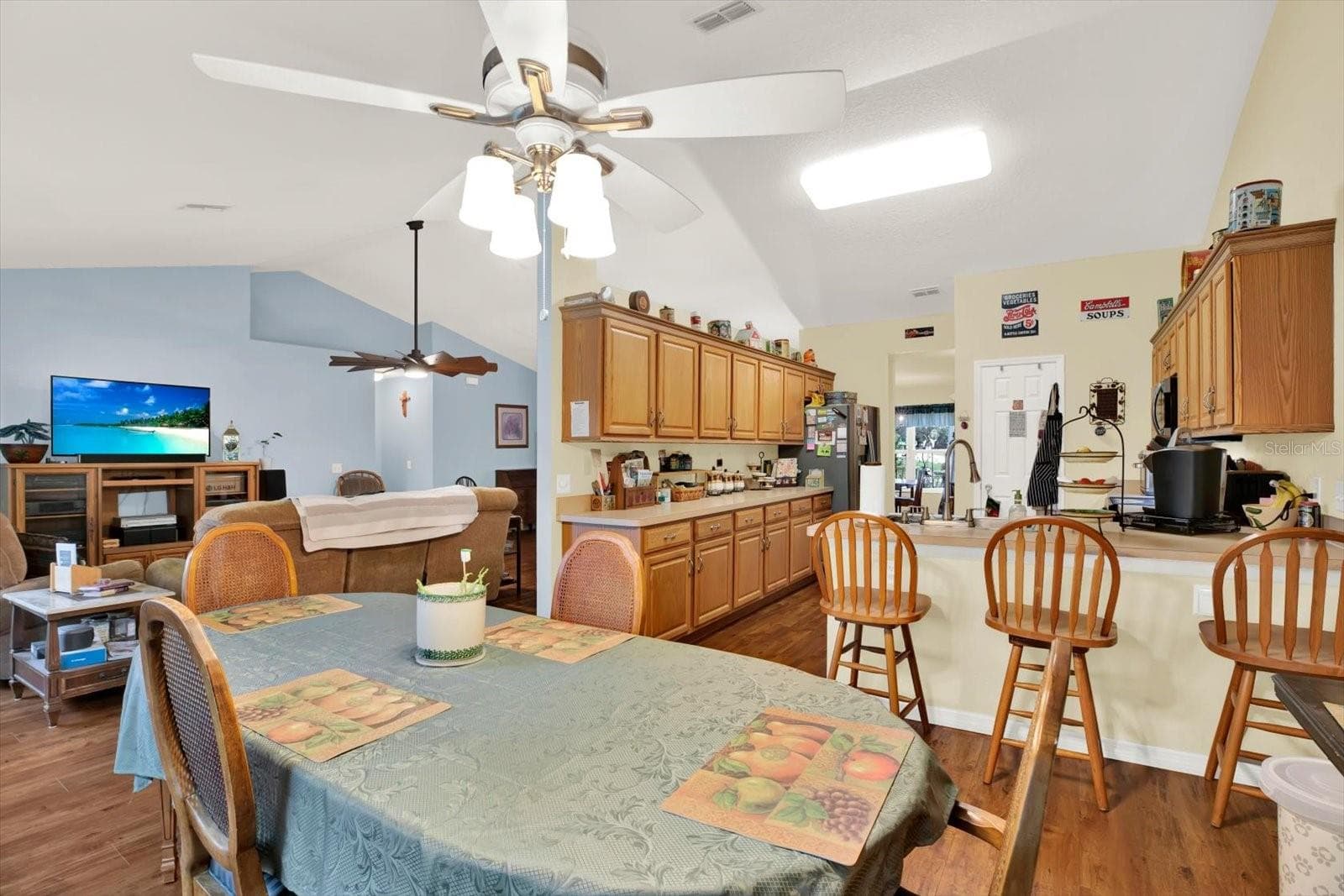 Single Family Residence at 9086 MANCHESTER ST, SPRING HILL, photo 12 of 35