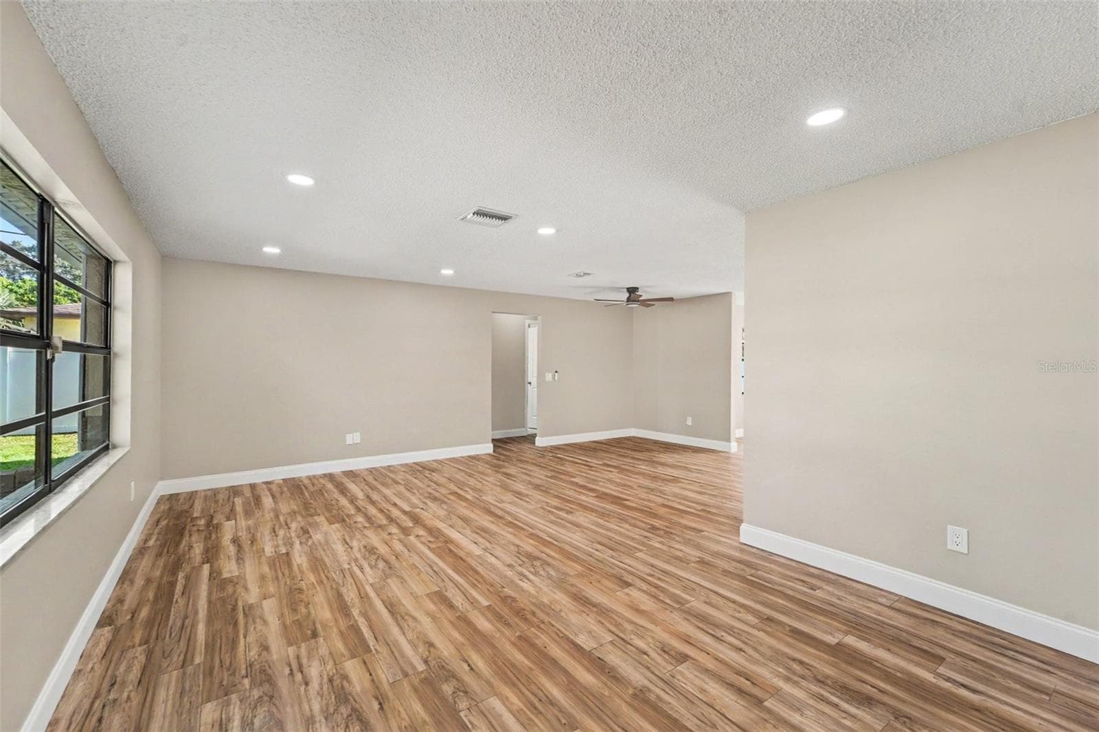 Single Family Residence at 1364 DILL AVE, SPRING HILL, photo 11 of 24