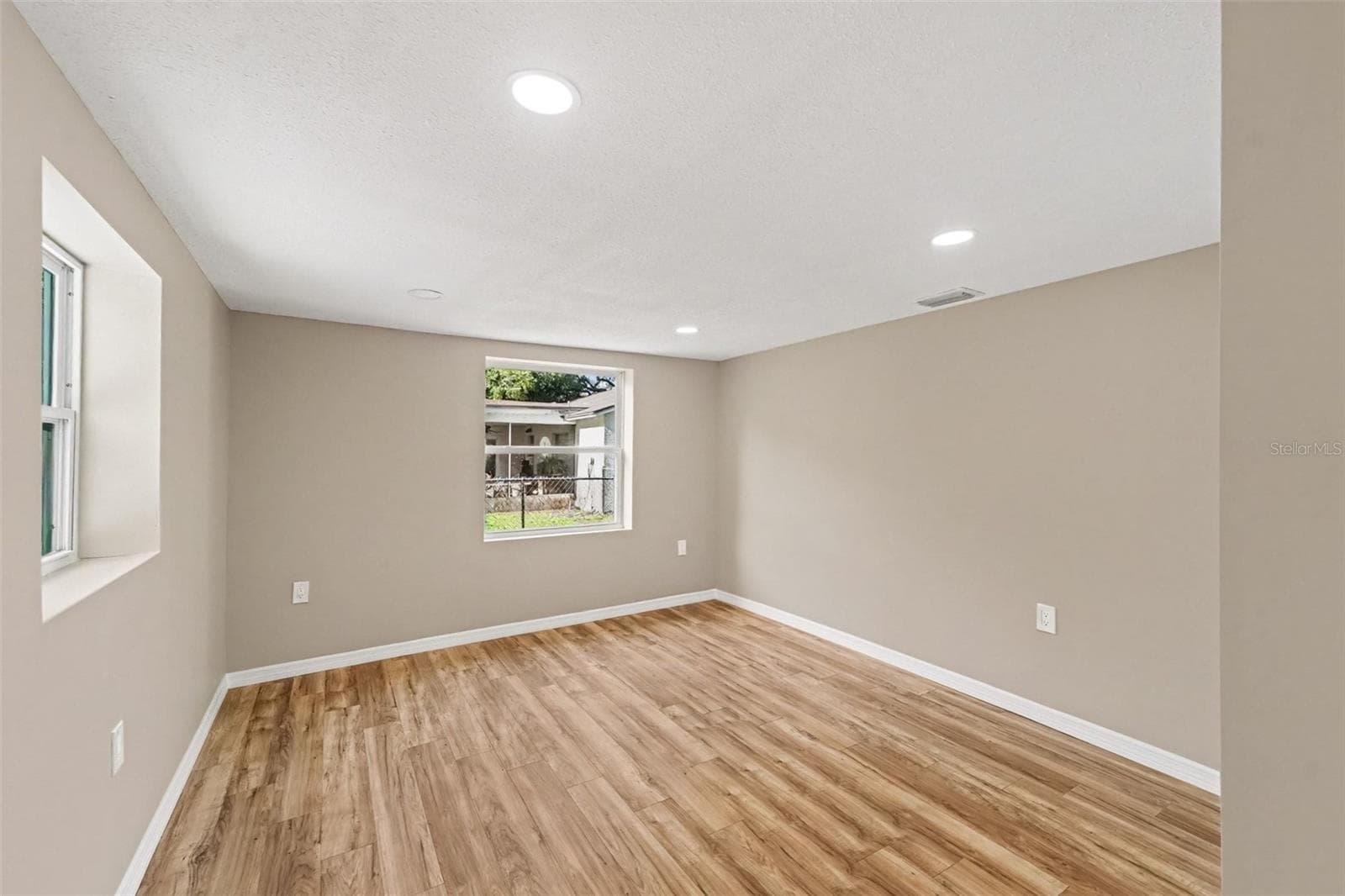 Single Family Residence at 1364 DILL AVE, SPRING HILL, photo 12 of 24