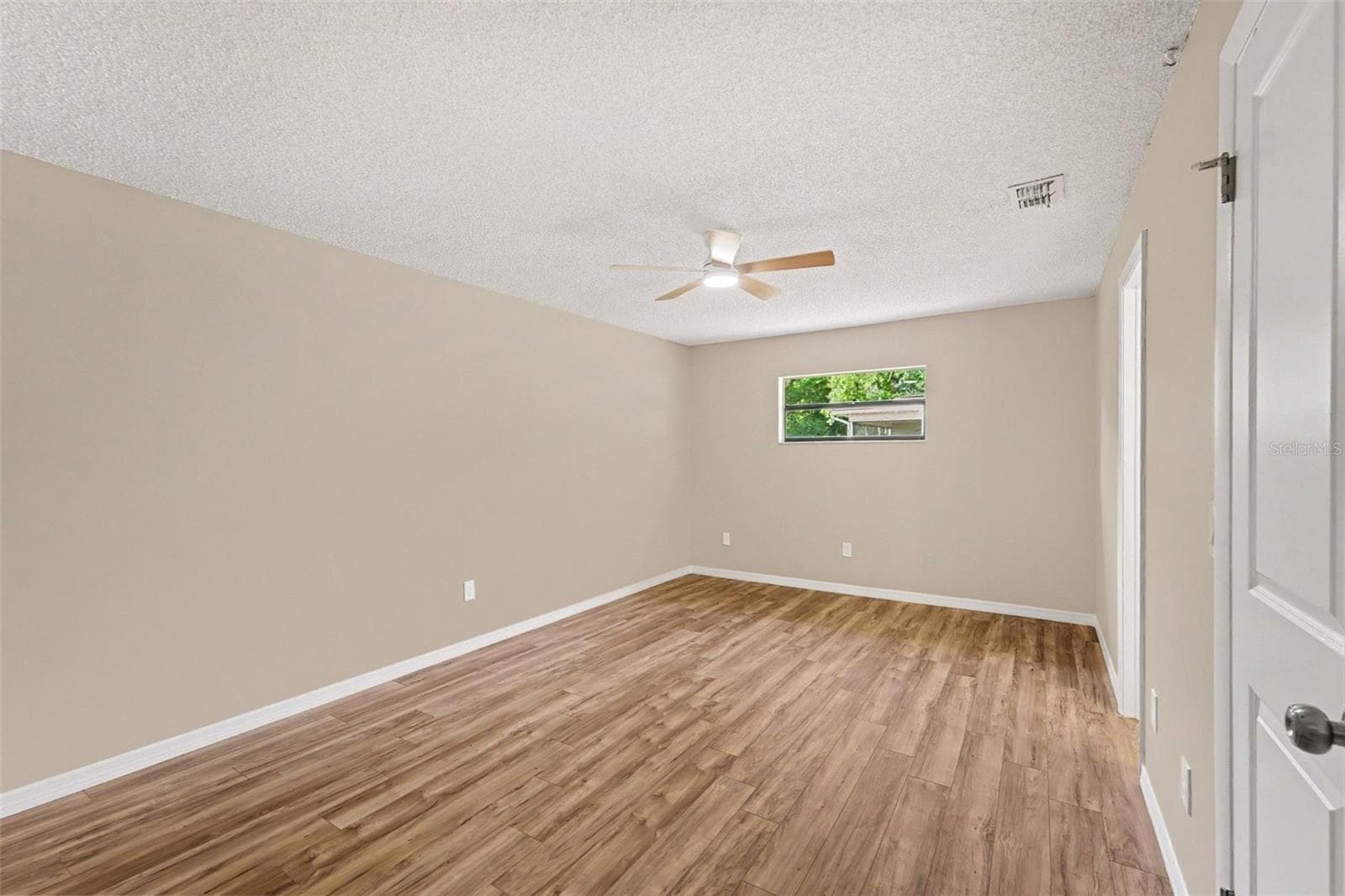 Single Family Residence at 1364 DILL AVE, SPRING HILL, photo 13 of 24