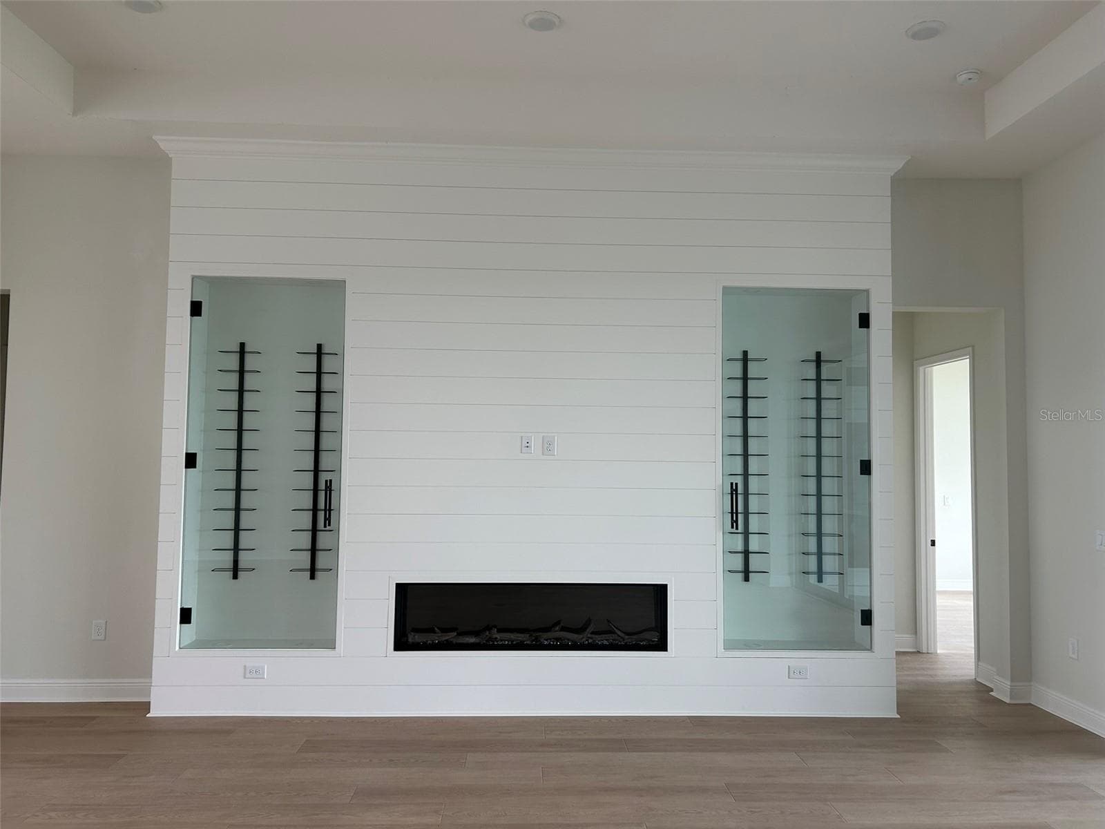 Single Family Residence at 17483 MONTGOMERY CT, VENICE, photo 4 of 17