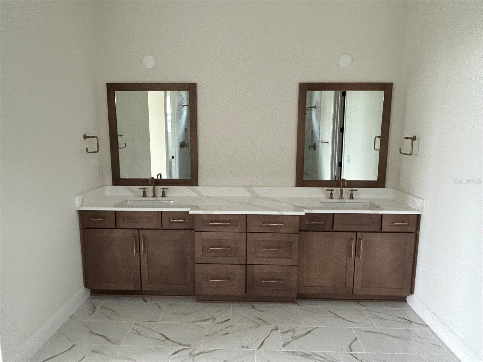 Single Family Residence at 17483 MONTGOMERY CT, VENICE, photo 10 of 17
