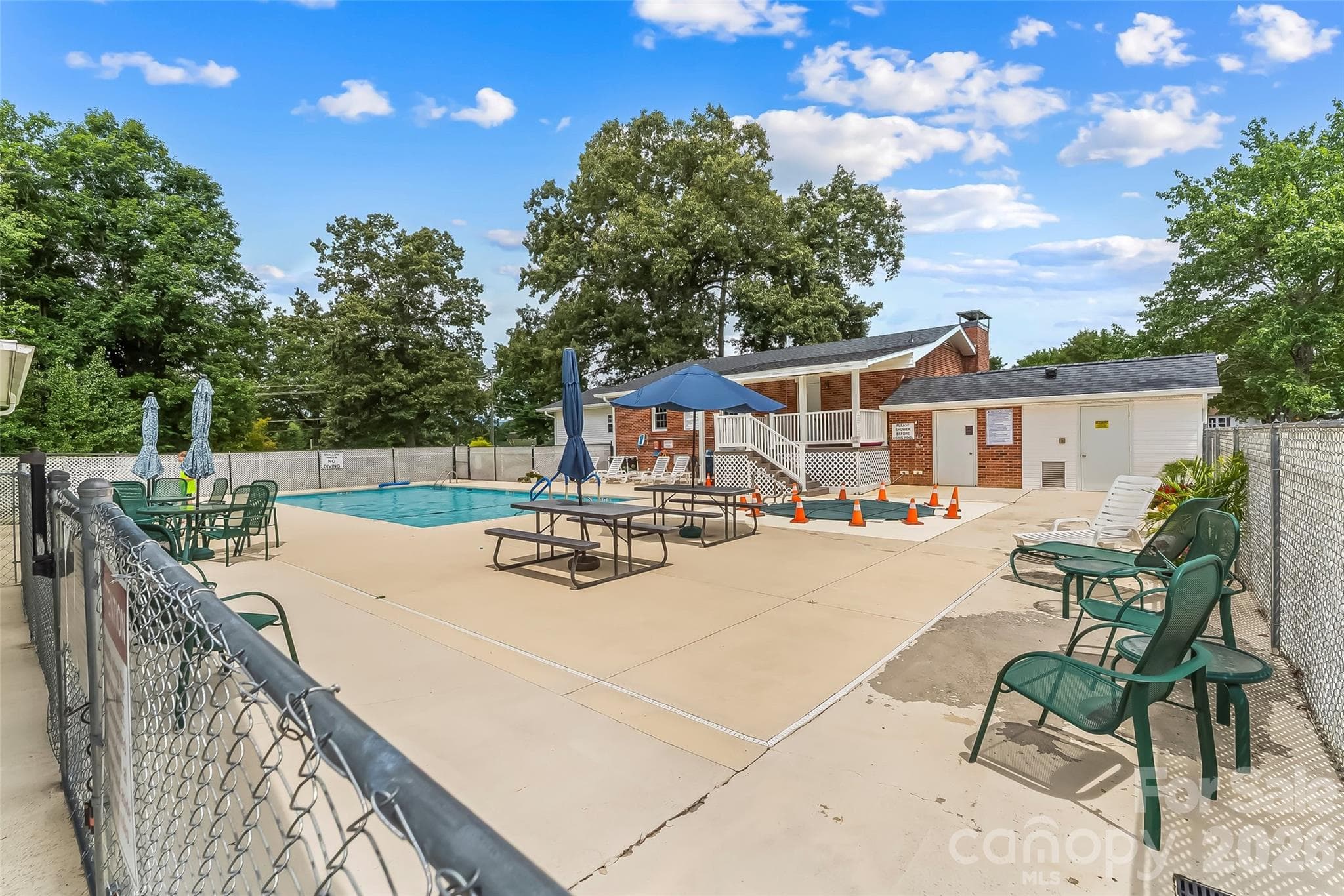 Outdoor community pool - 208 Red Birch Court, Hendersonville