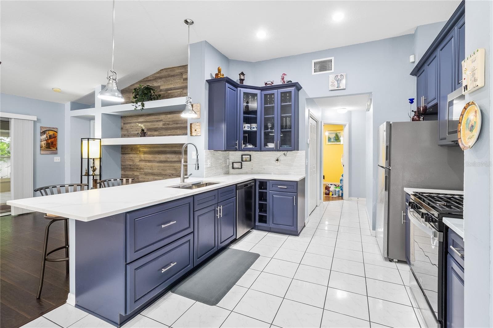 Single Family Residence at 1622 HULETT DR, BRANDON, photo 8 of 37