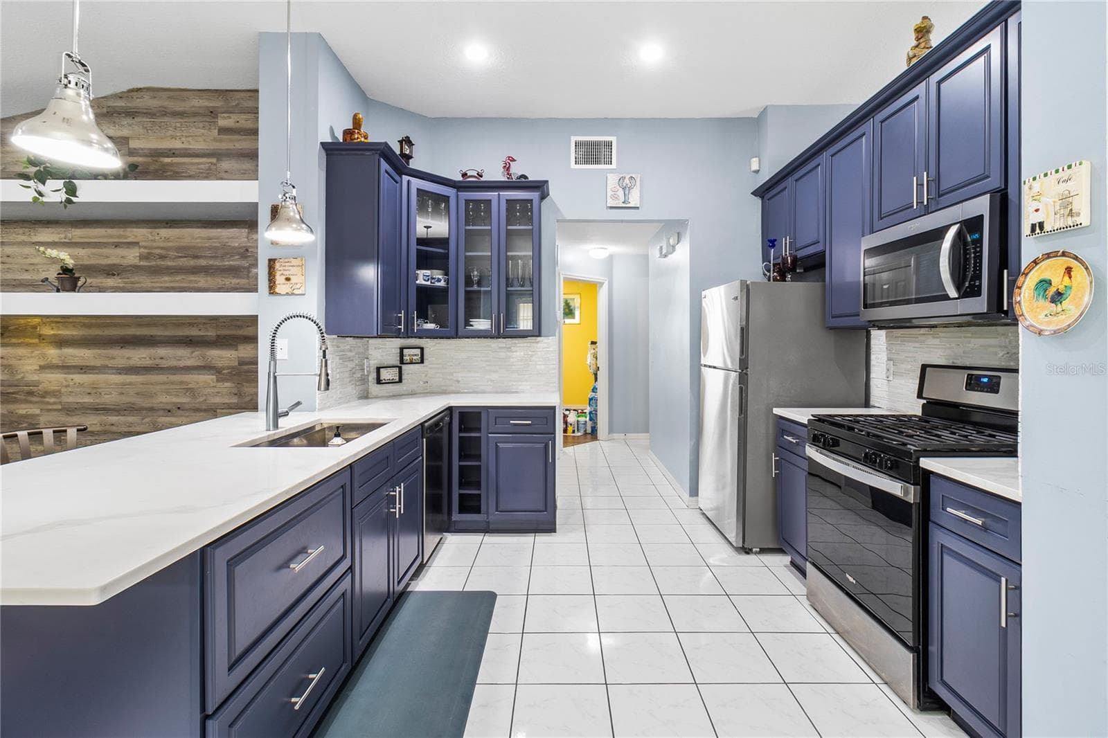 Single Family Residence at 1622 HULETT DR, BRANDON, photo 11 of 37