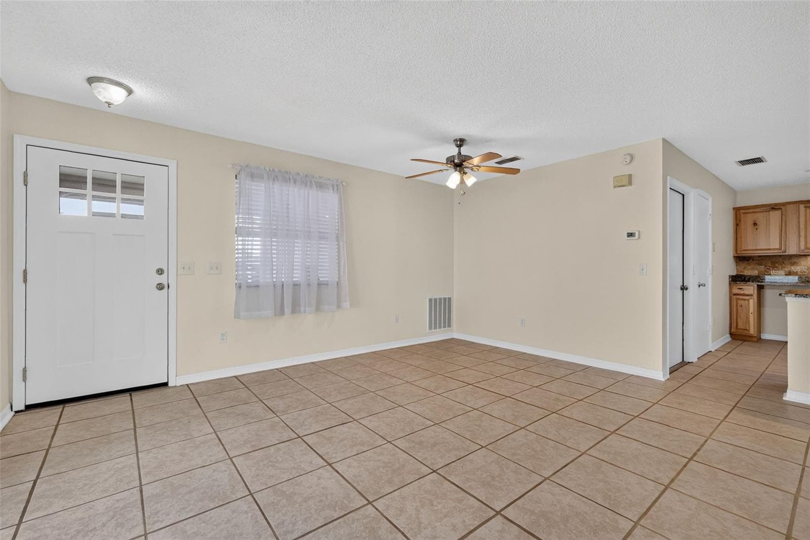 Villa at 483 HILDALGO DR, THE VILLAGES, photo 5 of 29