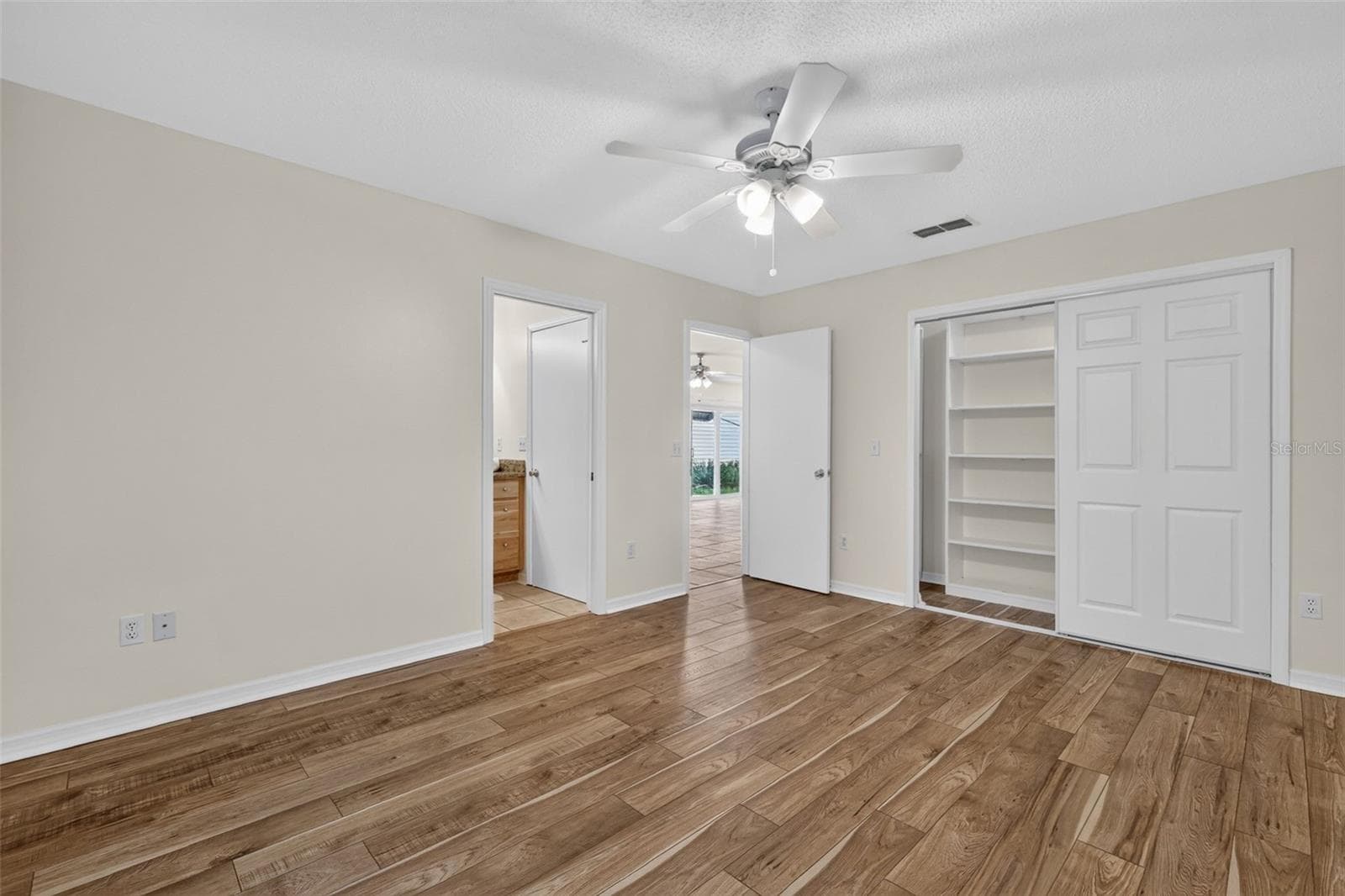 Villa at 483 HILDALGO DR, THE VILLAGES, photo 19 of 29