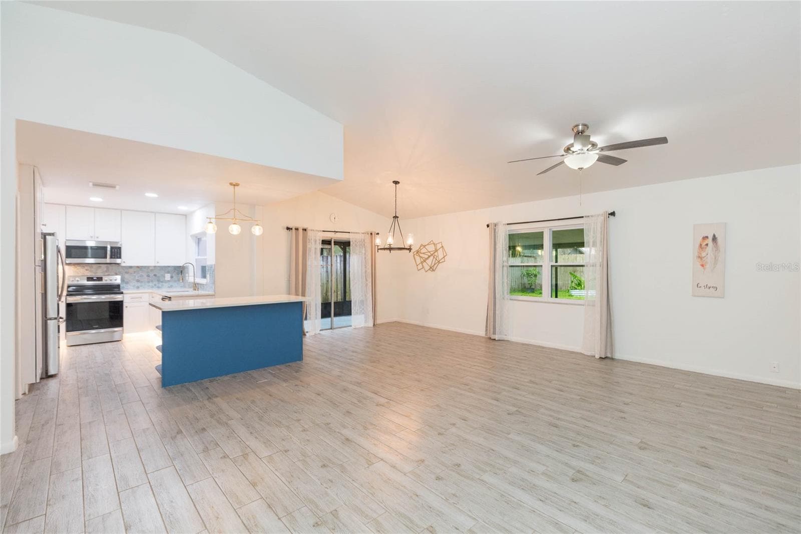 Single Family Residence at 2705 LAKEVILLE DR, TAMPA, photo 6 of 37