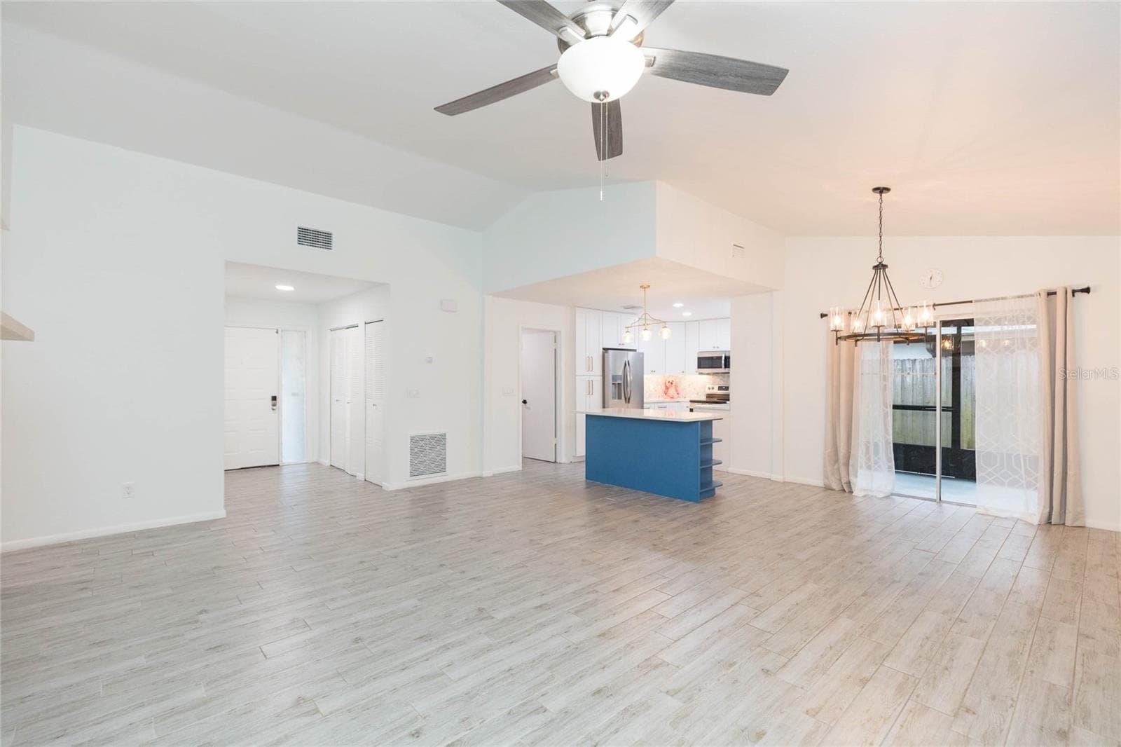 Single Family Residence at 2705 LAKEVILLE DR, TAMPA, photo 7 of 37