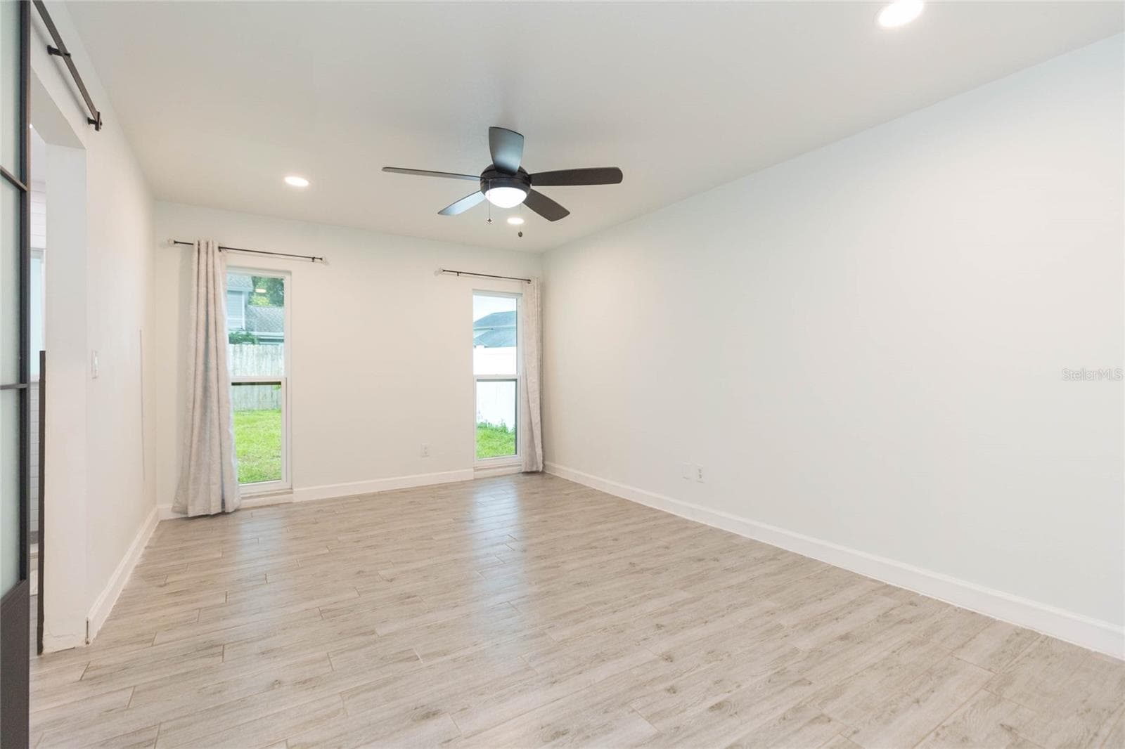 Bedroom #3 with plenty of room for a king bed - 2705 LAKEVILLE DR, TAMPA