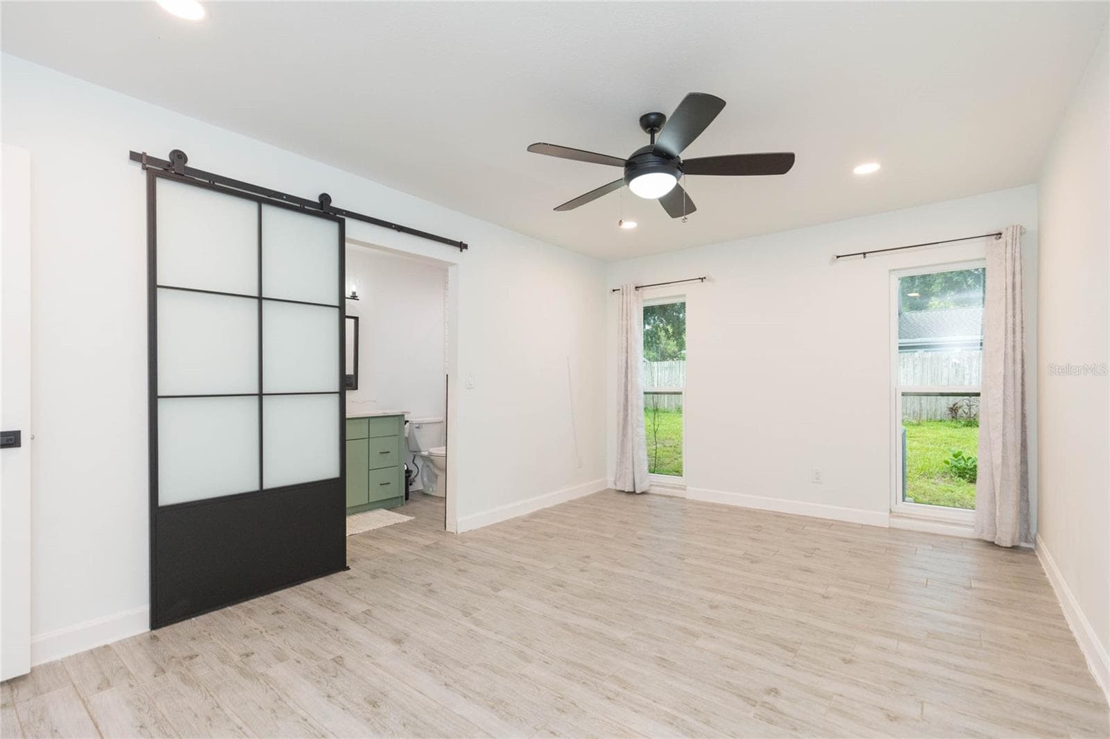 Barn door to primary bathroom - 2705 LAKEVILLE DR, TAMPA