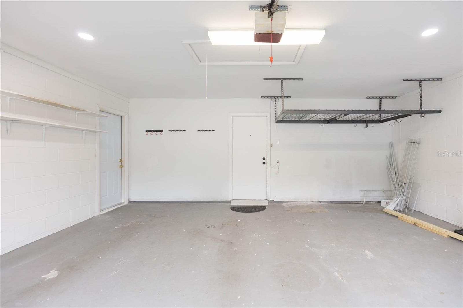 Oversized two car garage with additional hanging storage - 2705 LAKEVILLE DR, TAMPA