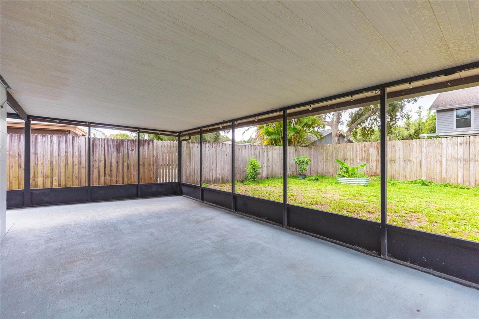 Single Family Residence at 2705 LAKEVILLE DR, TAMPA, photo 36 of 37