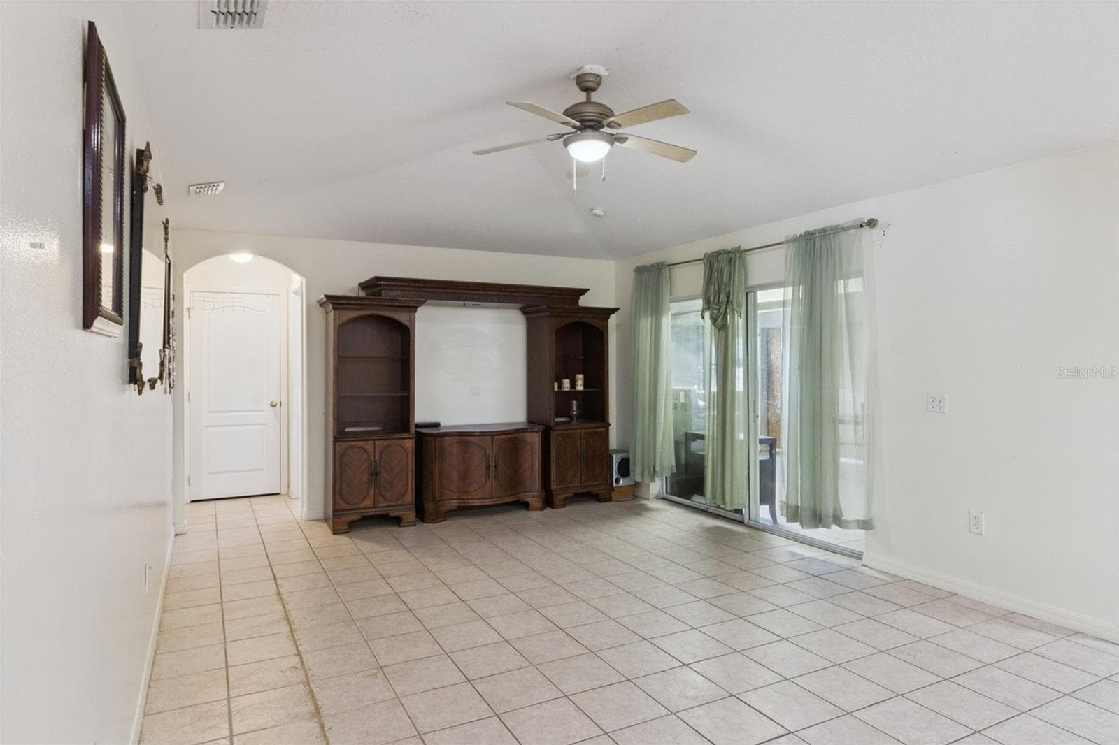 Single Family Residence at 236 DOLCETTO DR, DAVENPORT, photo 10 of 36