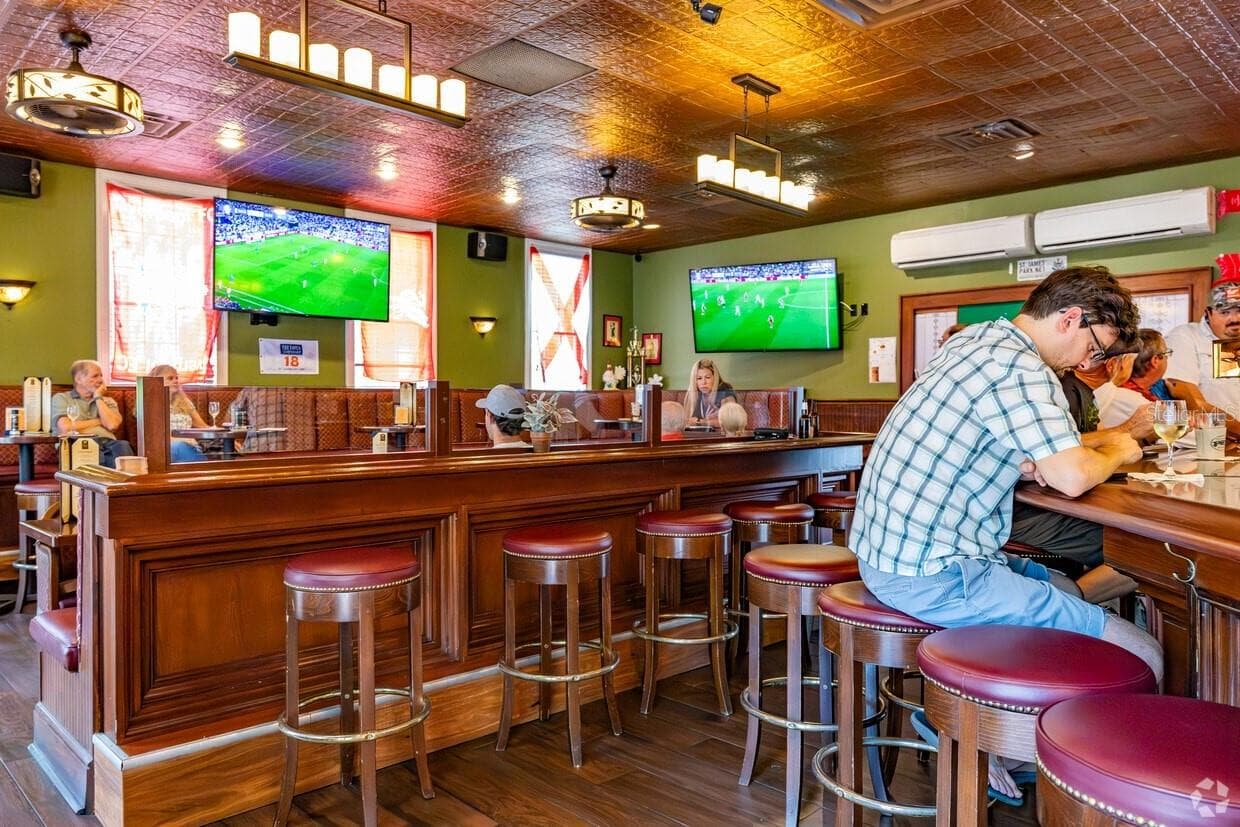 bars and restaurants - 3033 SW 98TH DR, GAINESVILLE