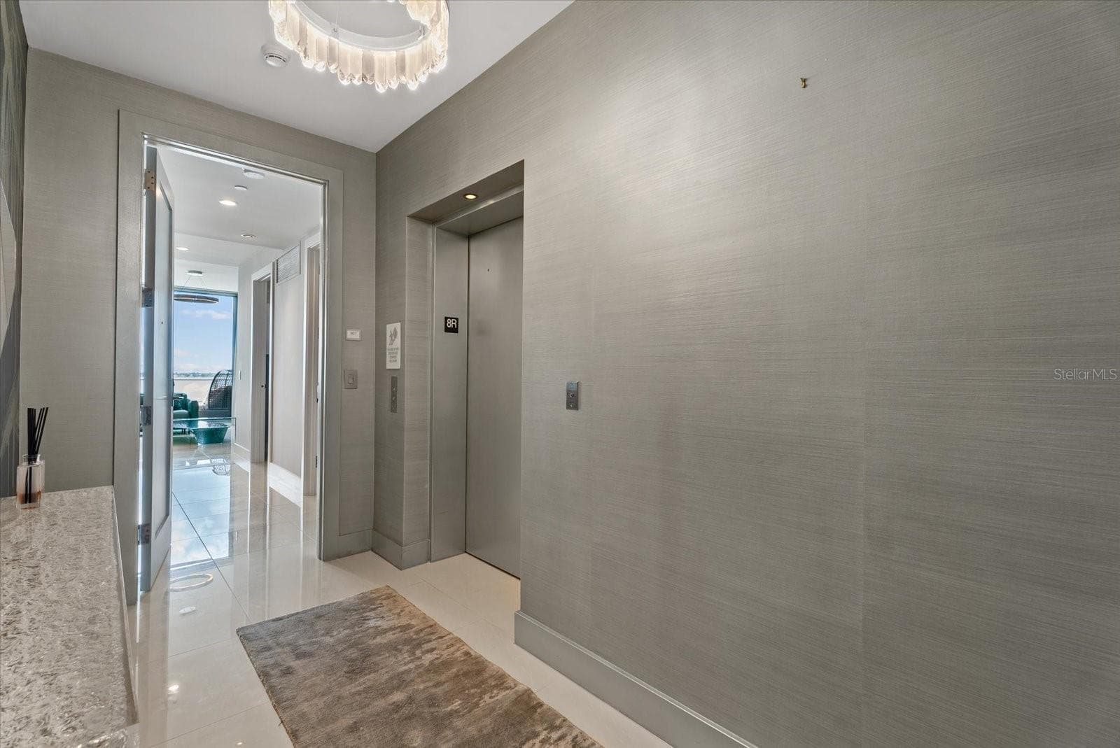 Foyer leads into the kitchen - 1155 N GULFSTREAM AVE #807, SARASOTA