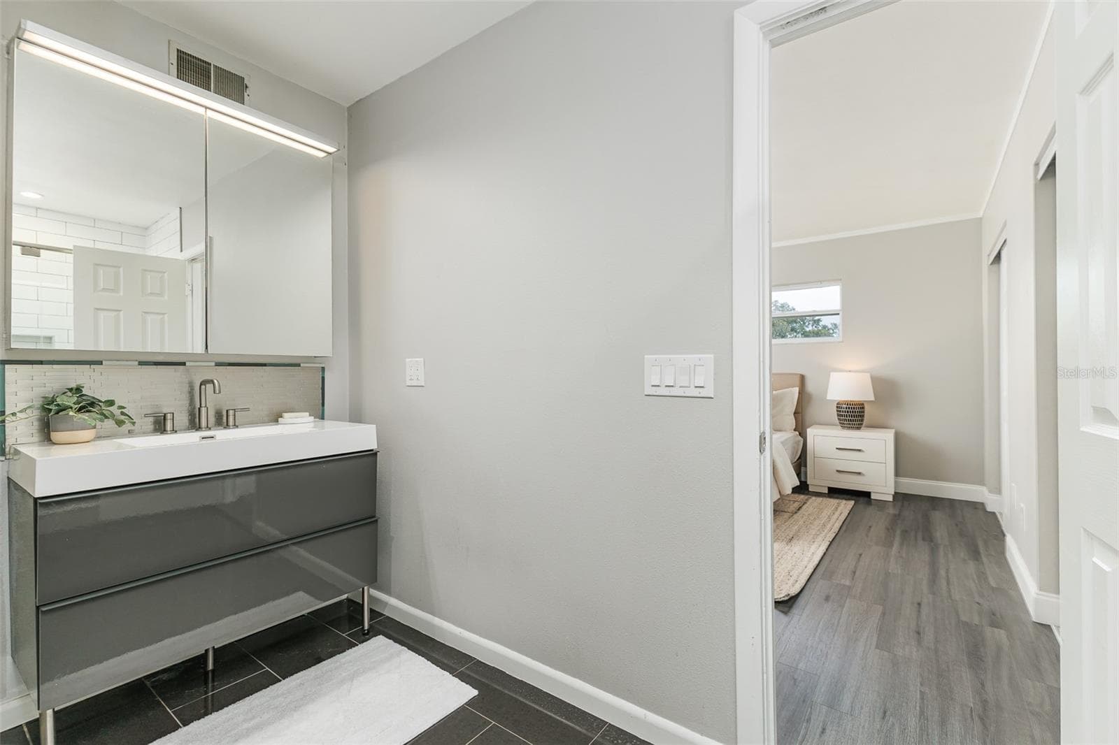primary bathroom - 2925 E LAKE HARTRIDGE DR, WINTER HAVEN