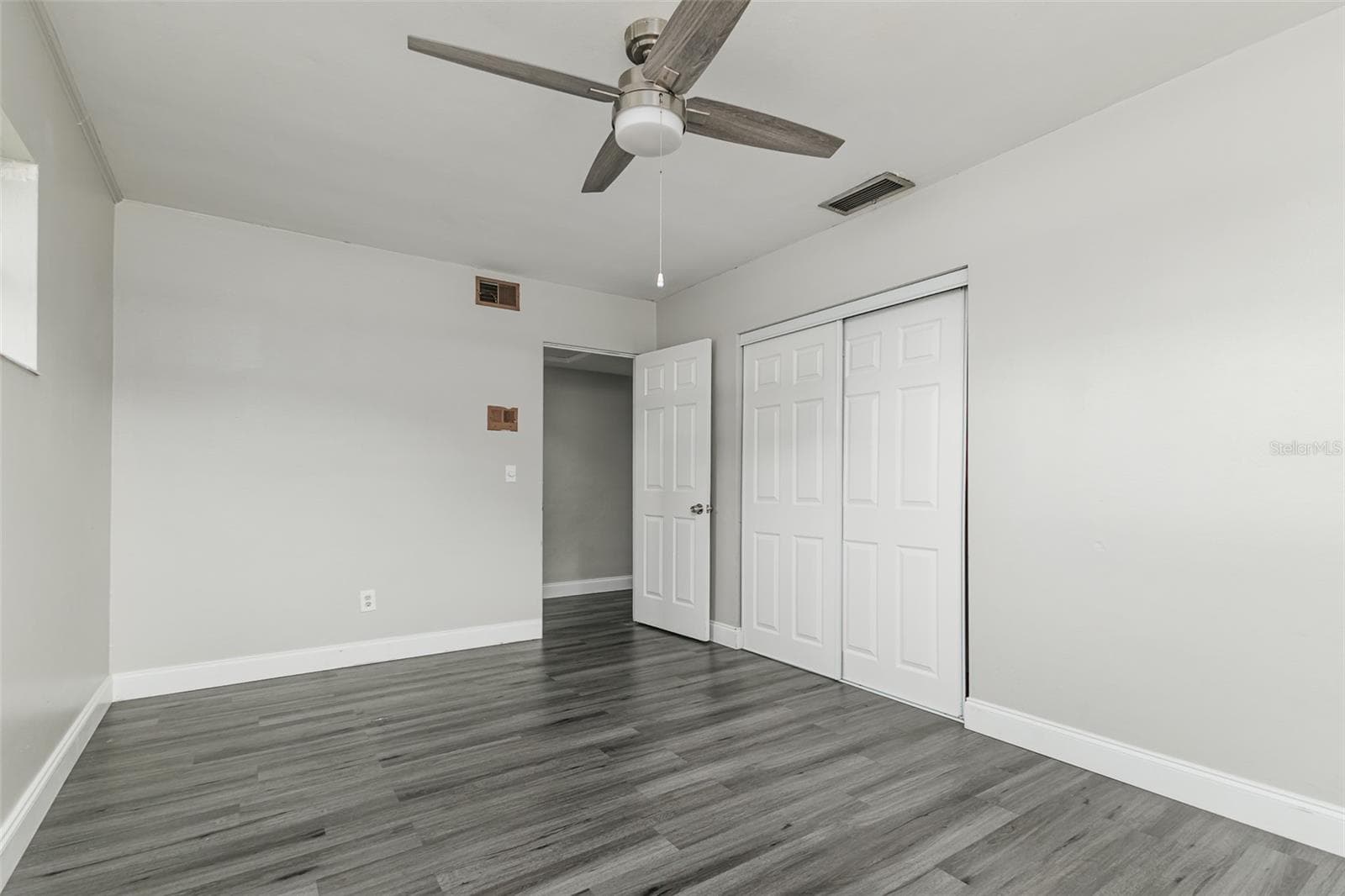 Guest bedroom 1 - 2925 E LAKE HARTRIDGE DR, WINTER HAVEN