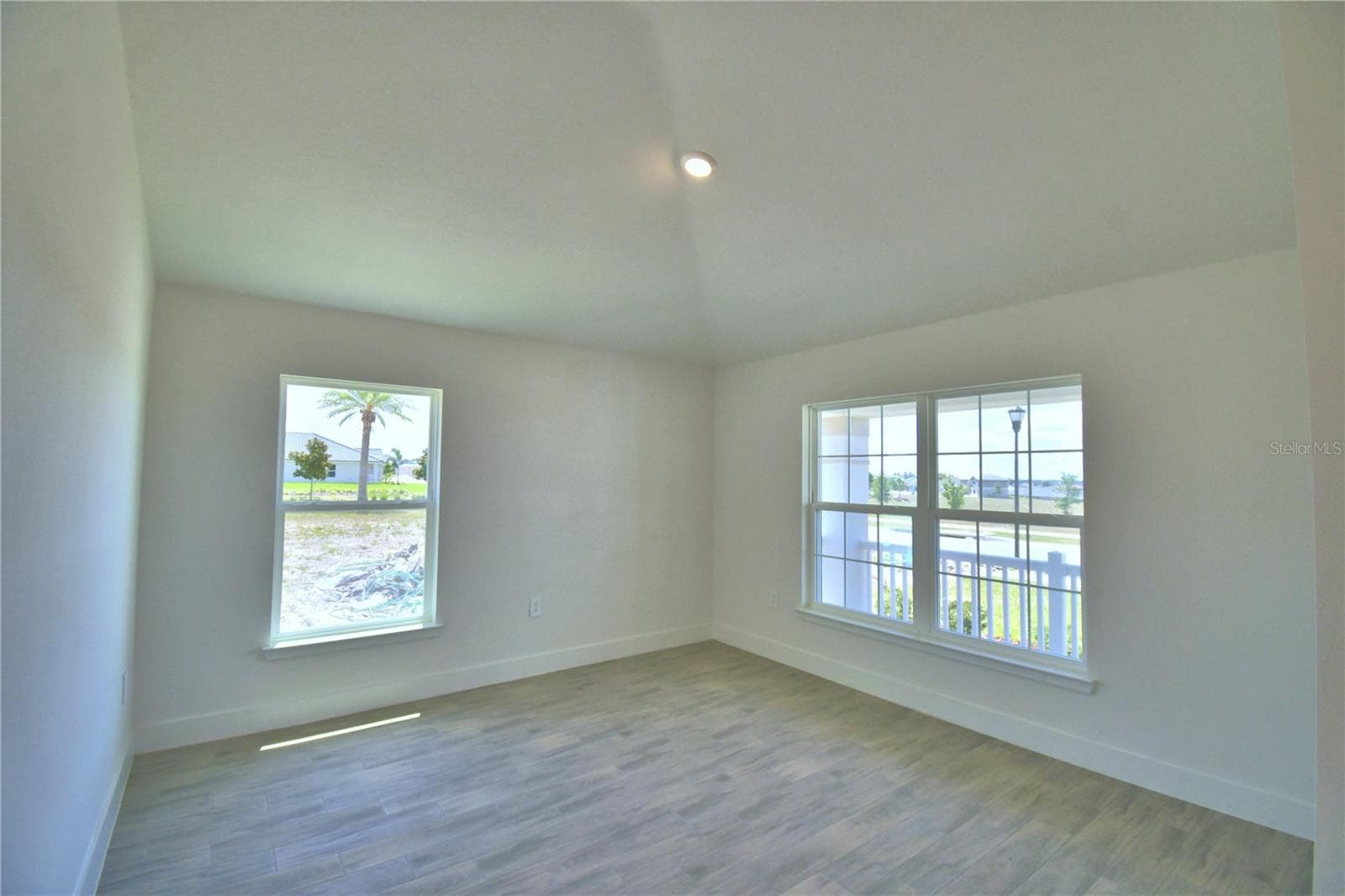 Single Family Residence at 5415 WATERSIDE DR, AUBURNDALE, photo 2 of 58