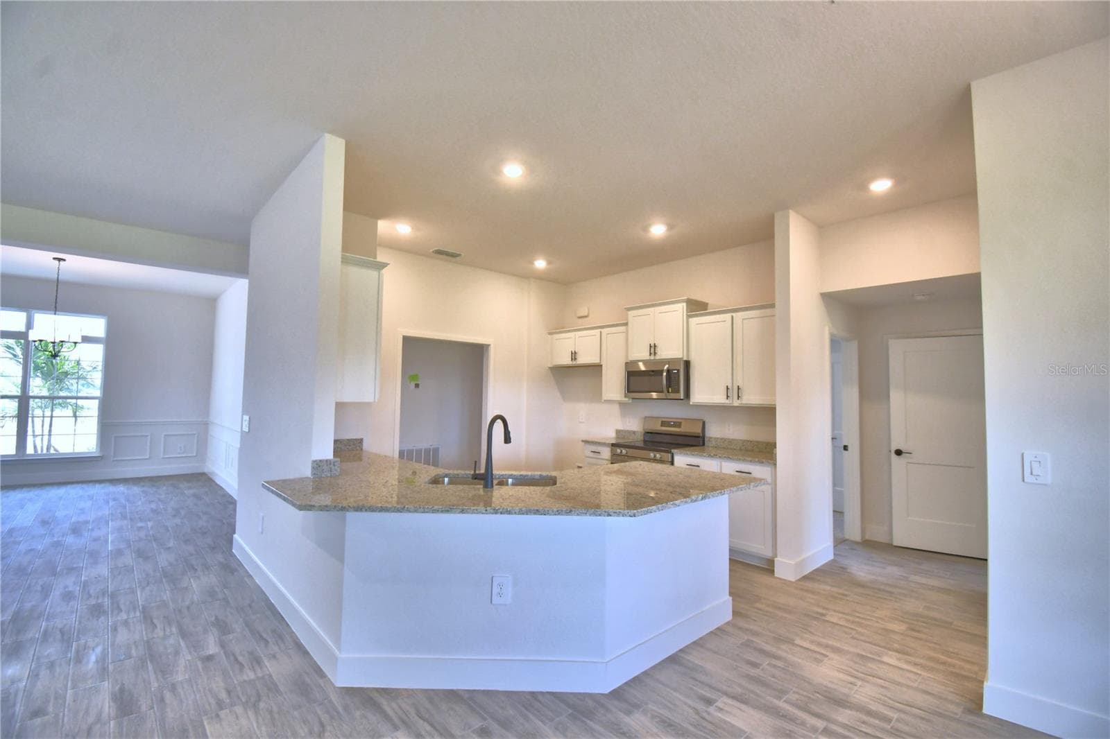 Single Family Residence at 5415 WATERSIDE DR, AUBURNDALE, photo 8 of 58