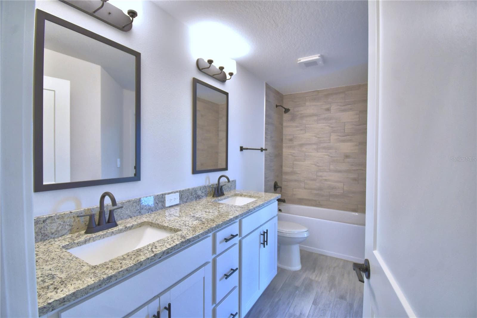 Single Family Residence at 5415 WATERSIDE DR, AUBURNDALE, photo 19 of 58