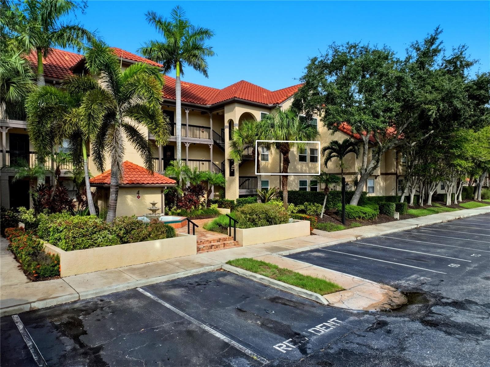 Condominium at 2400 FEATHER SOUND DR #427, CLEARWATER, photo 6 of 35