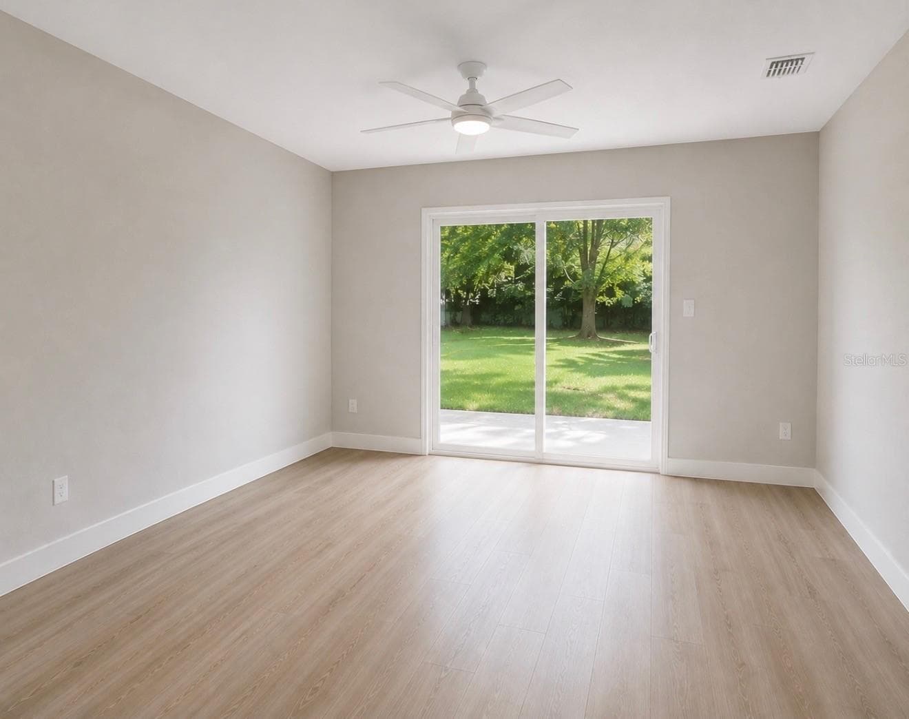 Primary Bedroom with slider doors leading to patio, walk-in closet and en-suite bath - 10814 CRESCENDO LOOP, CLERMONT