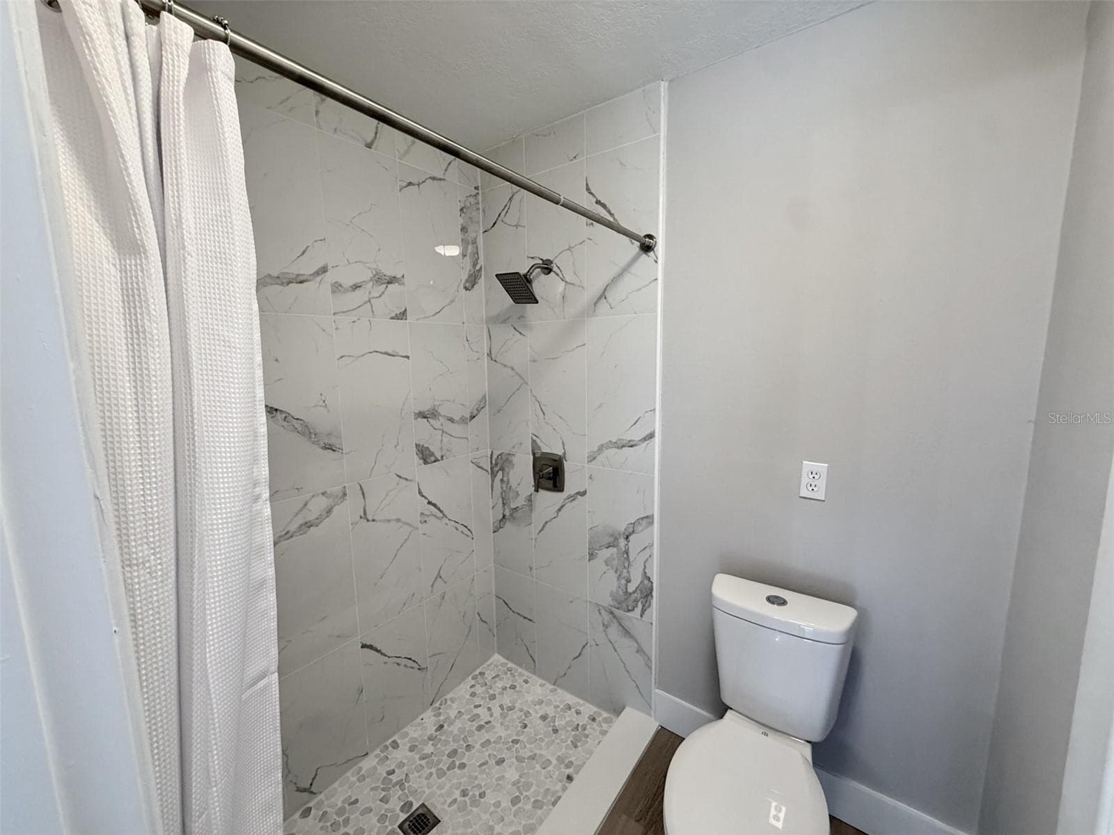 Primary Bath with walk-in closet, new stand alone quartz vanity, anti-fog LED mirror and marble tiled shower - 10814 CRESCENDO LOOP, CLERMONT