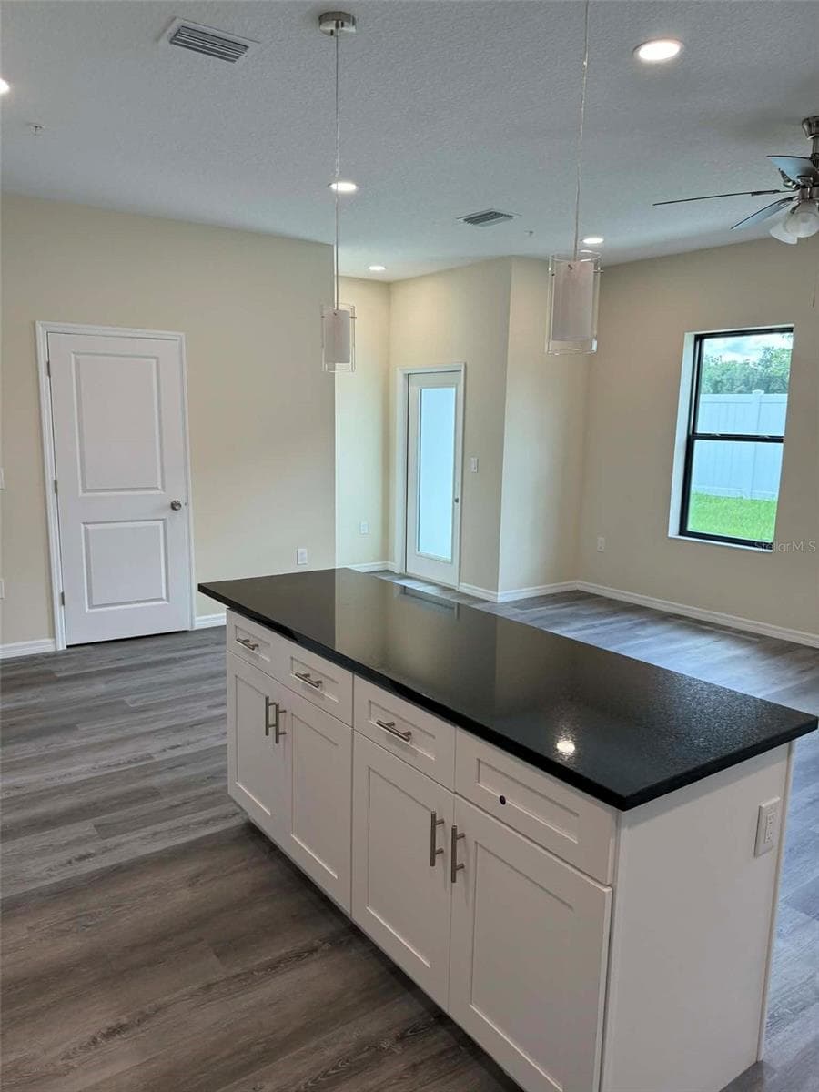 Kitchen Island - 4346 CAMBIO GARDENS CT, TAMPA