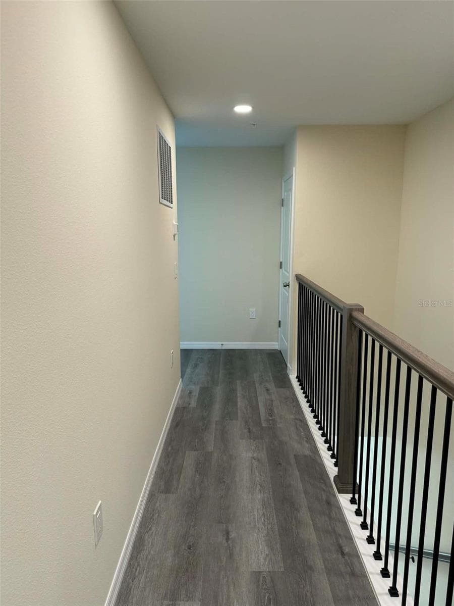 2nd Floor Hallway - 4346 CAMBIO GARDENS CT, TAMPA