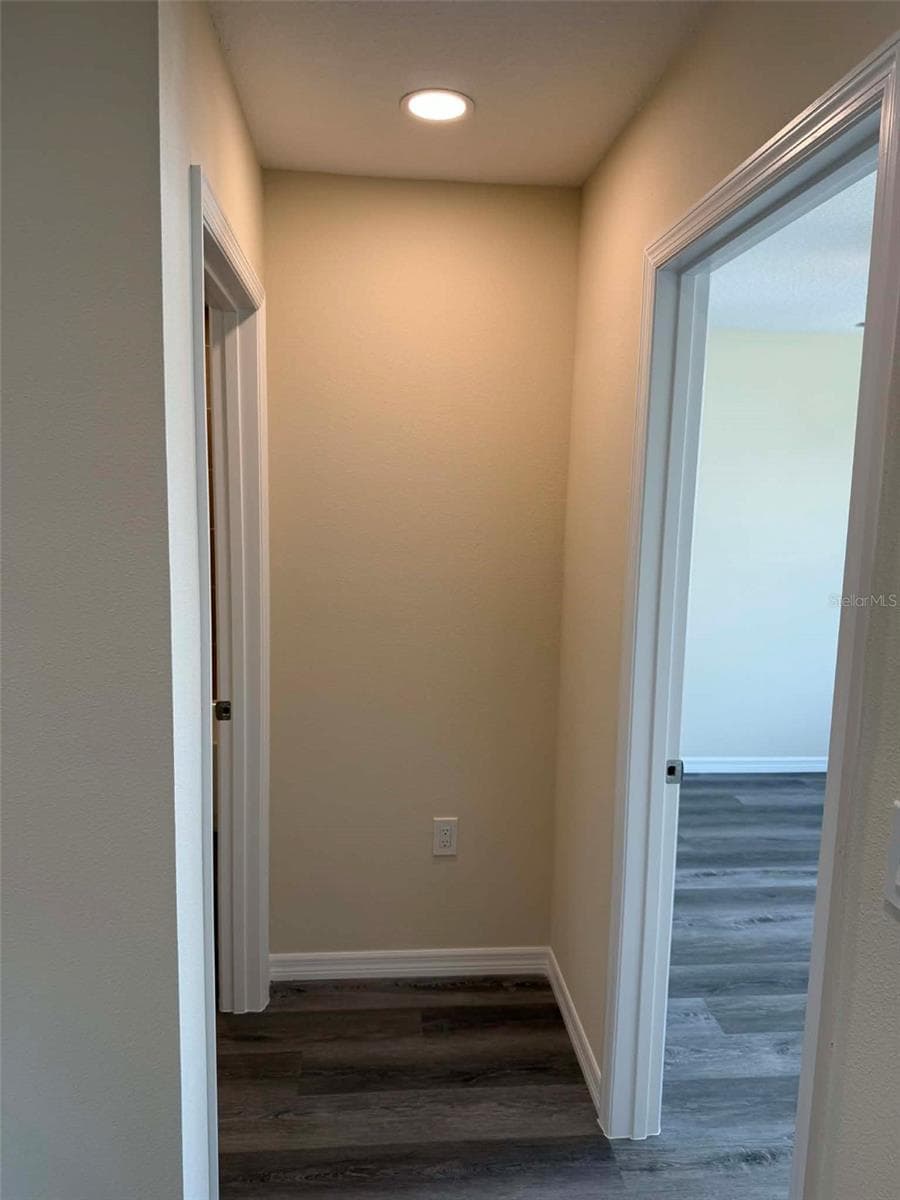 2nd Floor Hallway - 4346 CAMBIO GARDENS CT, TAMPA