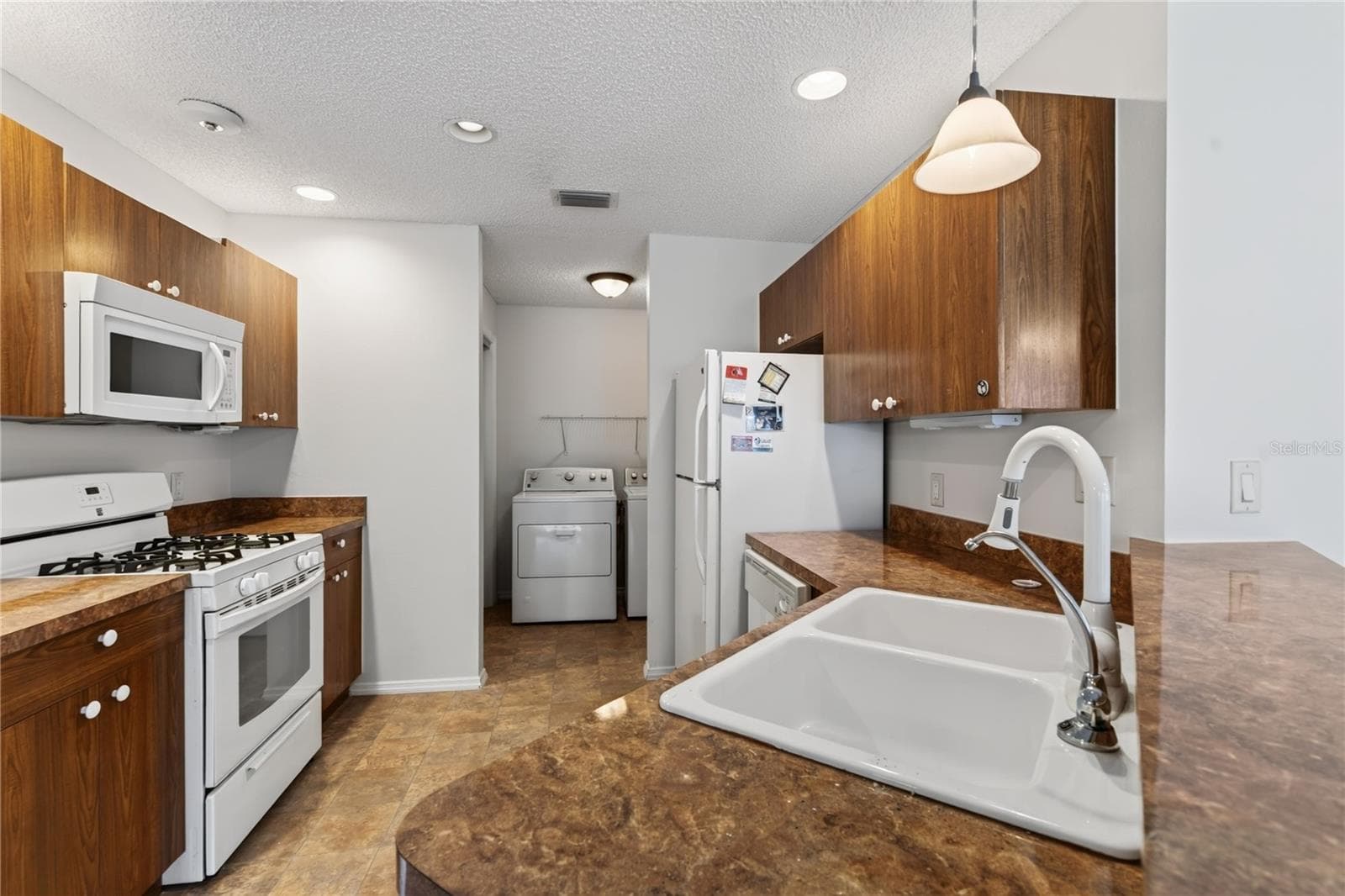 Kitchen - 16970 SE 94TH SUNNYBROOK CIR, THE VILLAGES