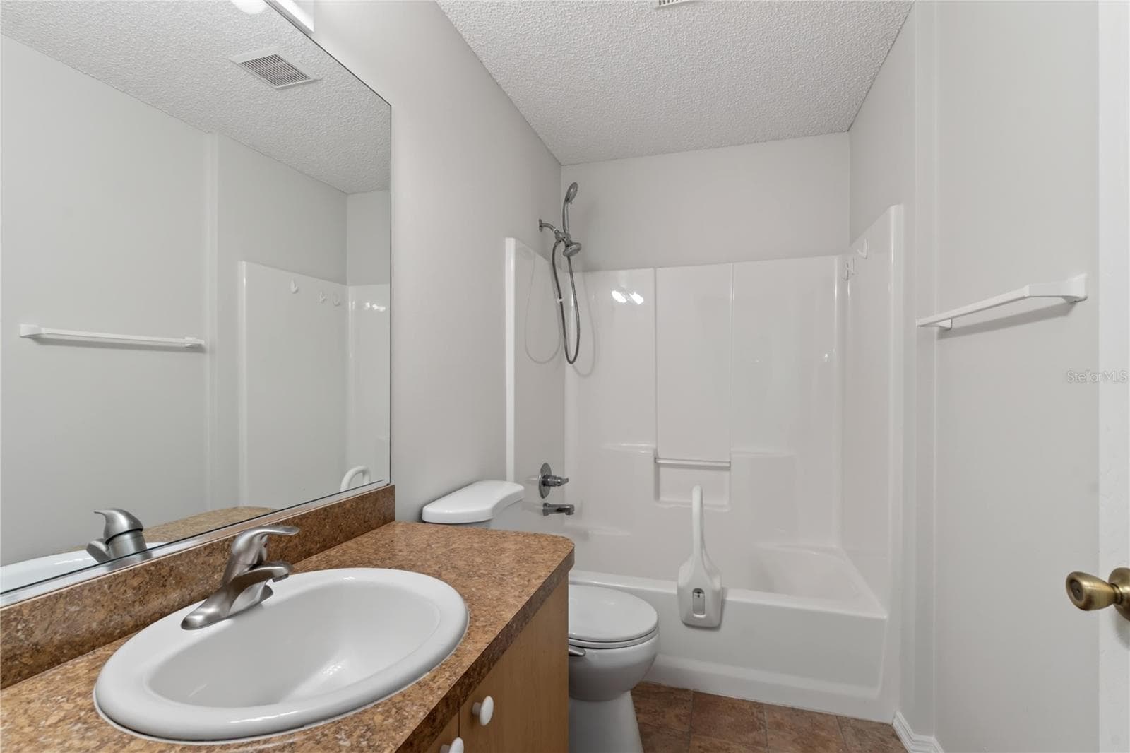 Guest Bath - 16970 SE 94TH SUNNYBROOK CIR, THE VILLAGES