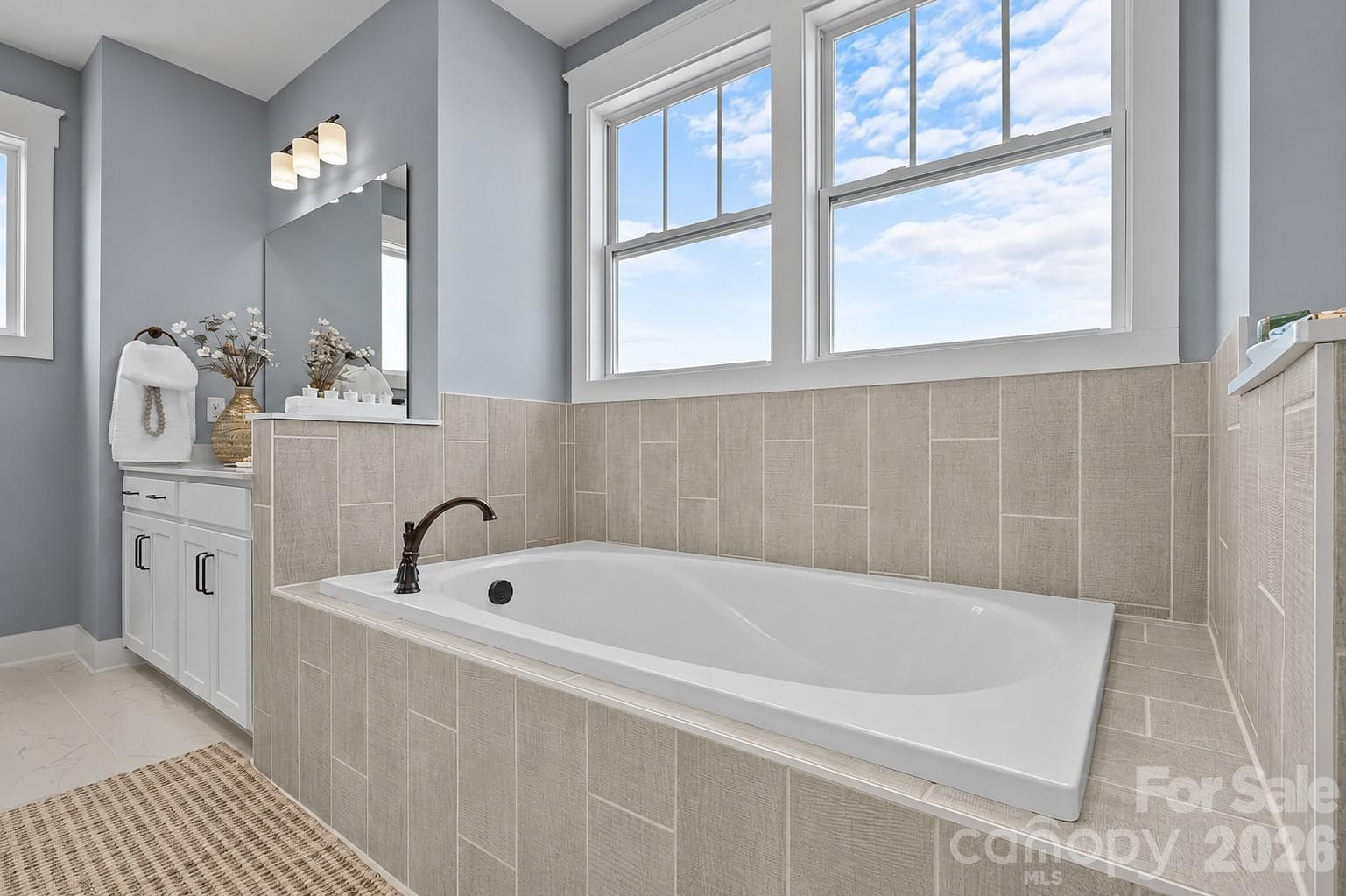 Owner's Bath Soaking Tub - Model Home, For Reference Only. - 3031 Grandiose Drive, Indian Trail