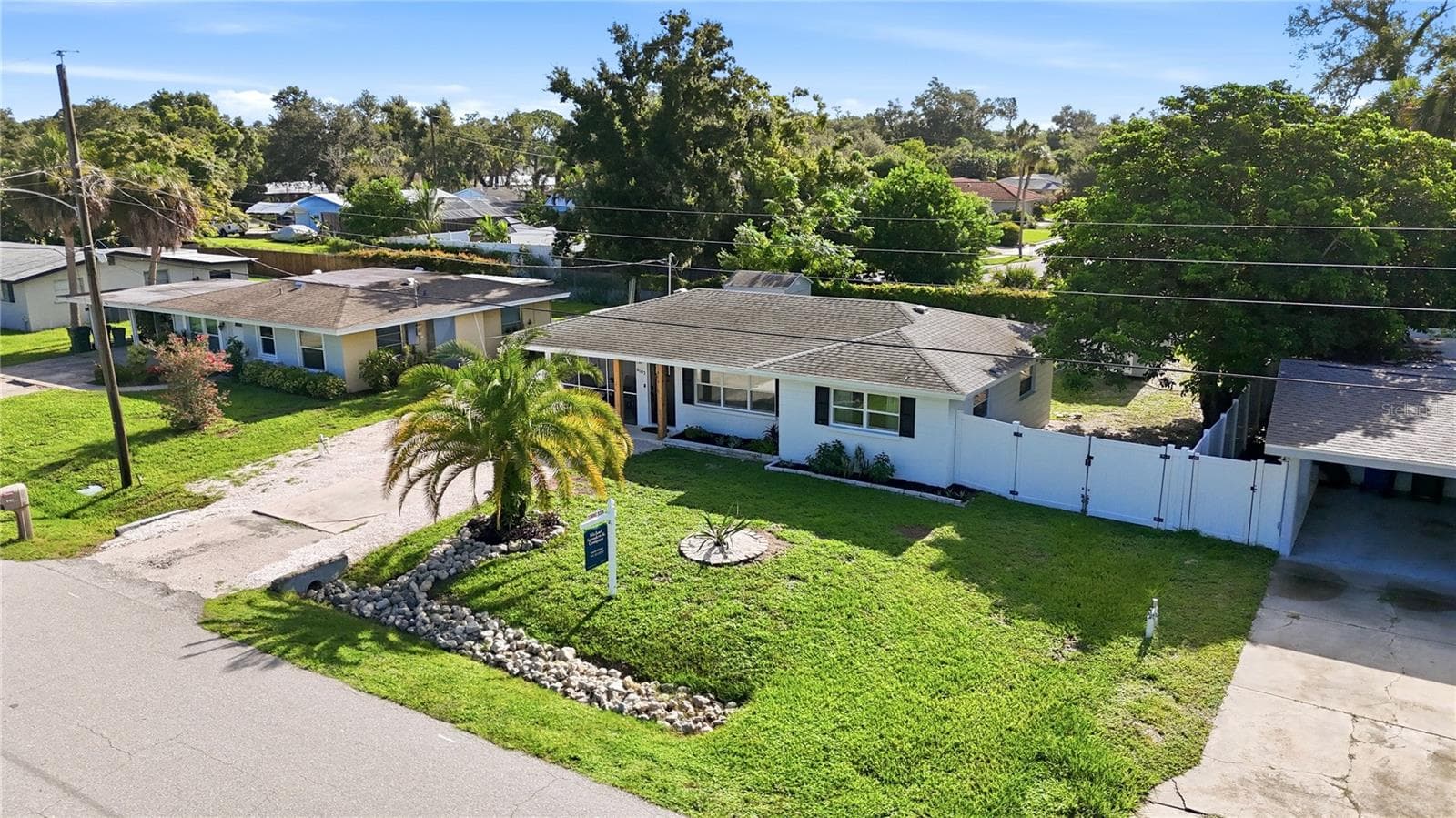 Plenty of parking for boat, trailer, large truck - 6103 CARLTON AVE, SARASOTA