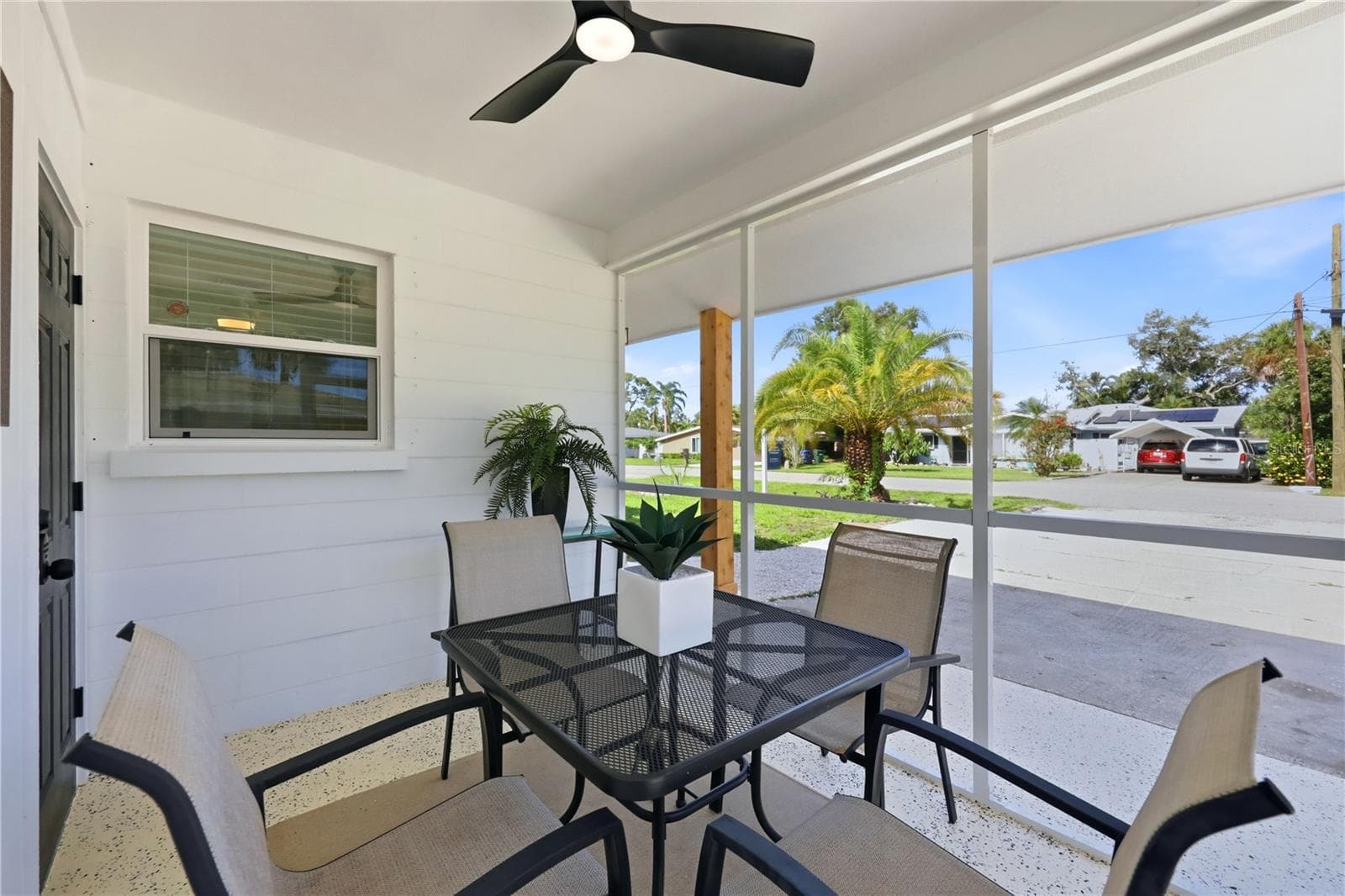 Screened porch, ceiling fan and outside entry. - 6103 CARLTON AVE, SARASOTA