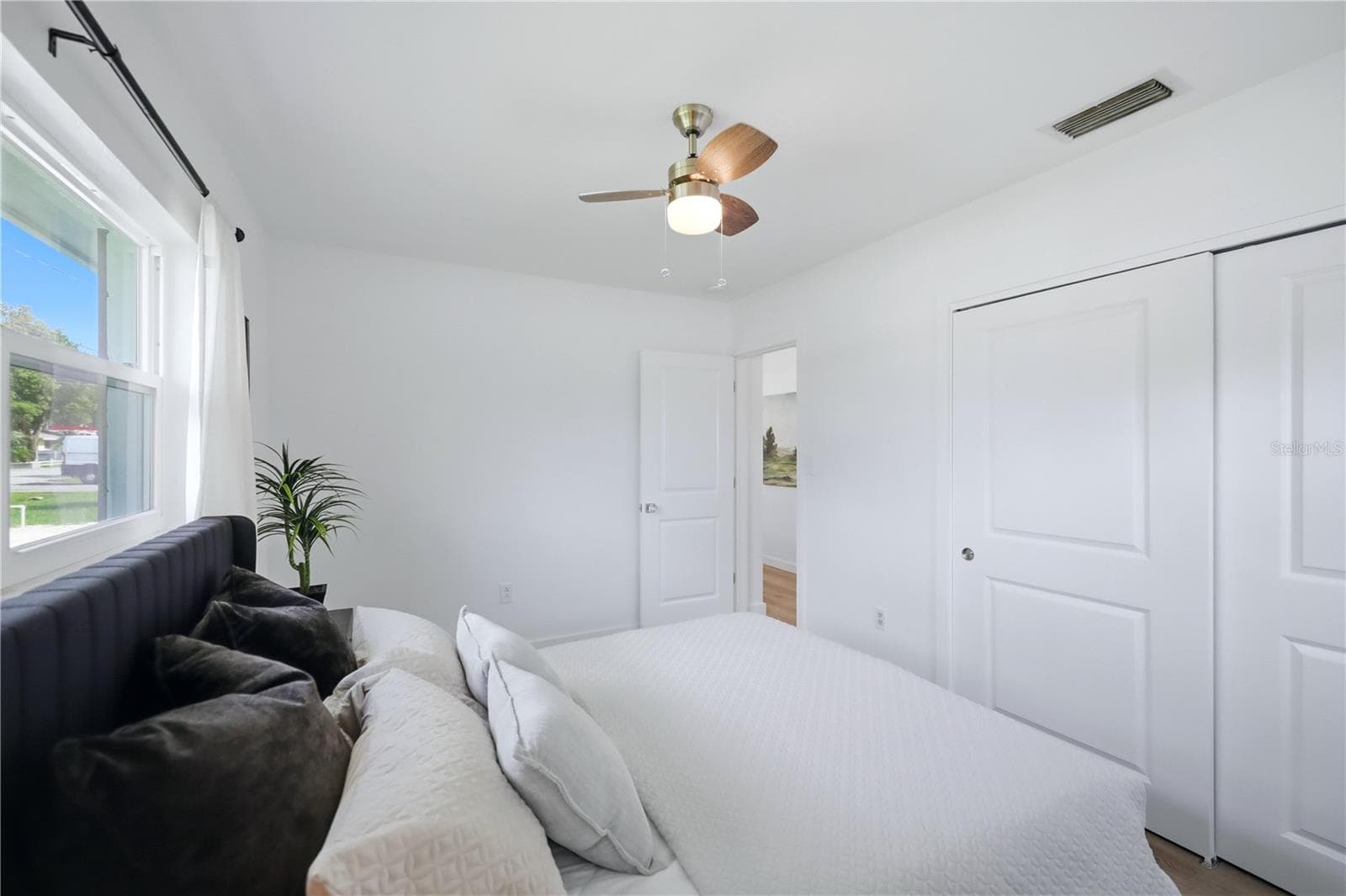 Bright renovated interior with ceiling fan, neutral finishes and modern open living space - 6103 CARLTON AVE, SARASOTA