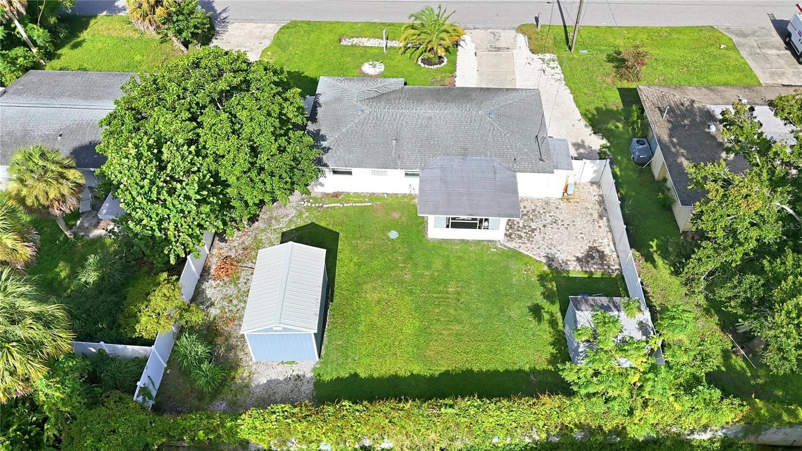 Fenced backyard with double gate to store trailer, truck, RV, Boat - 6103 CARLTON AVE, SARASOTA
