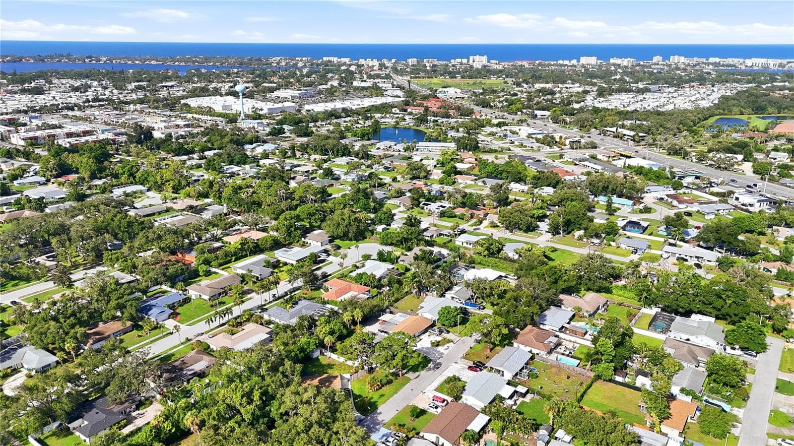 Property located near the beach and 1 mile from resturants - 6103 CARLTON AVE, SARASOTA