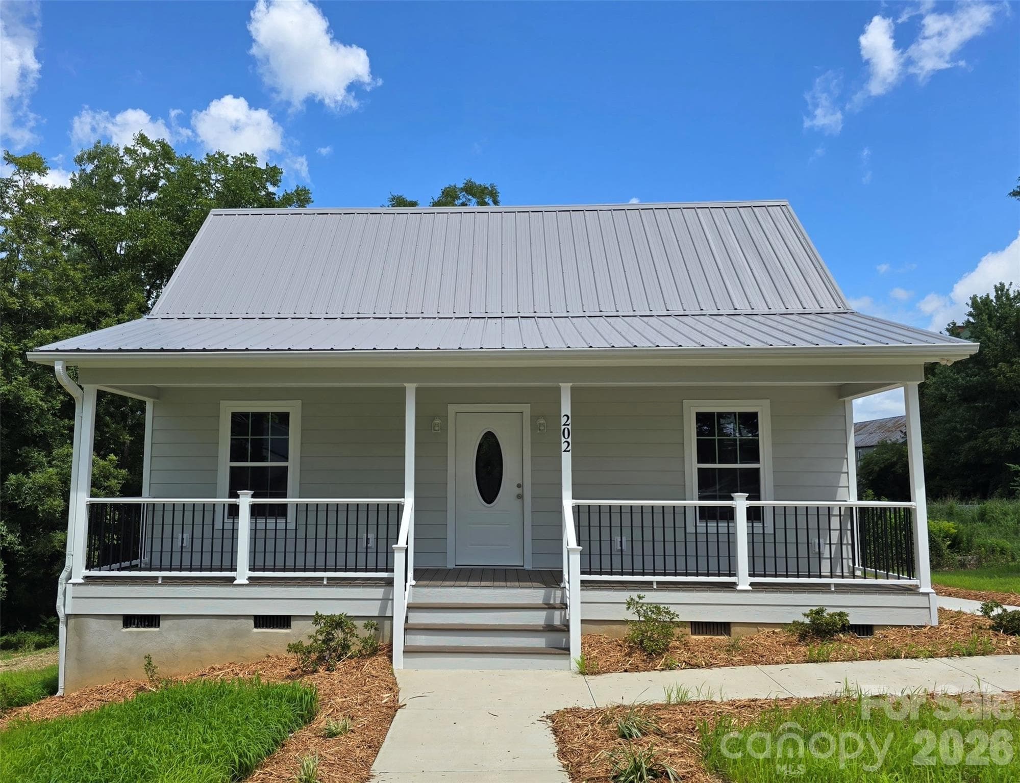 202 W Roswell Street