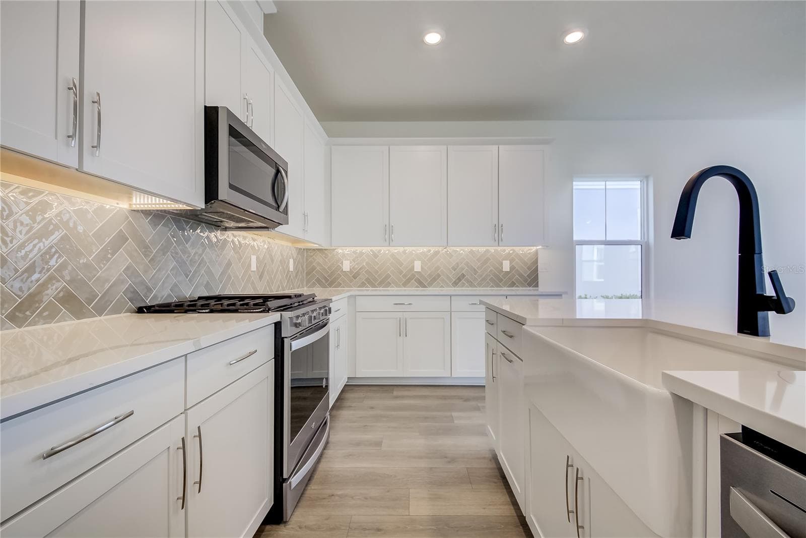 Single Family Residence at 9116 WALCOTT LN, SARASOTA, photo 19 of 49