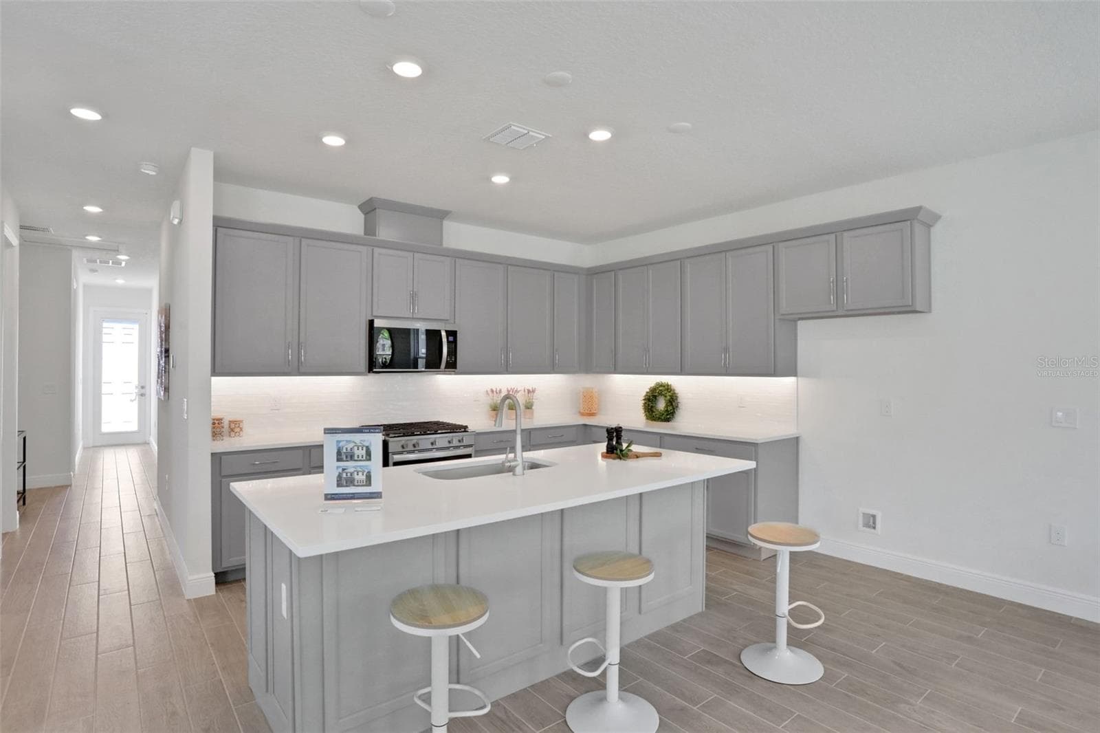 “virtually staged” - 9124 WALCOTT LN, LAKEWOOD RANCH