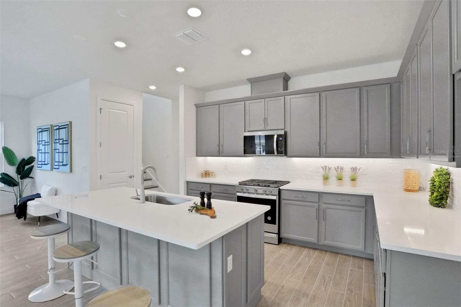 “virtually staged” - 9124 WALCOTT LN, LAKEWOOD RANCH
